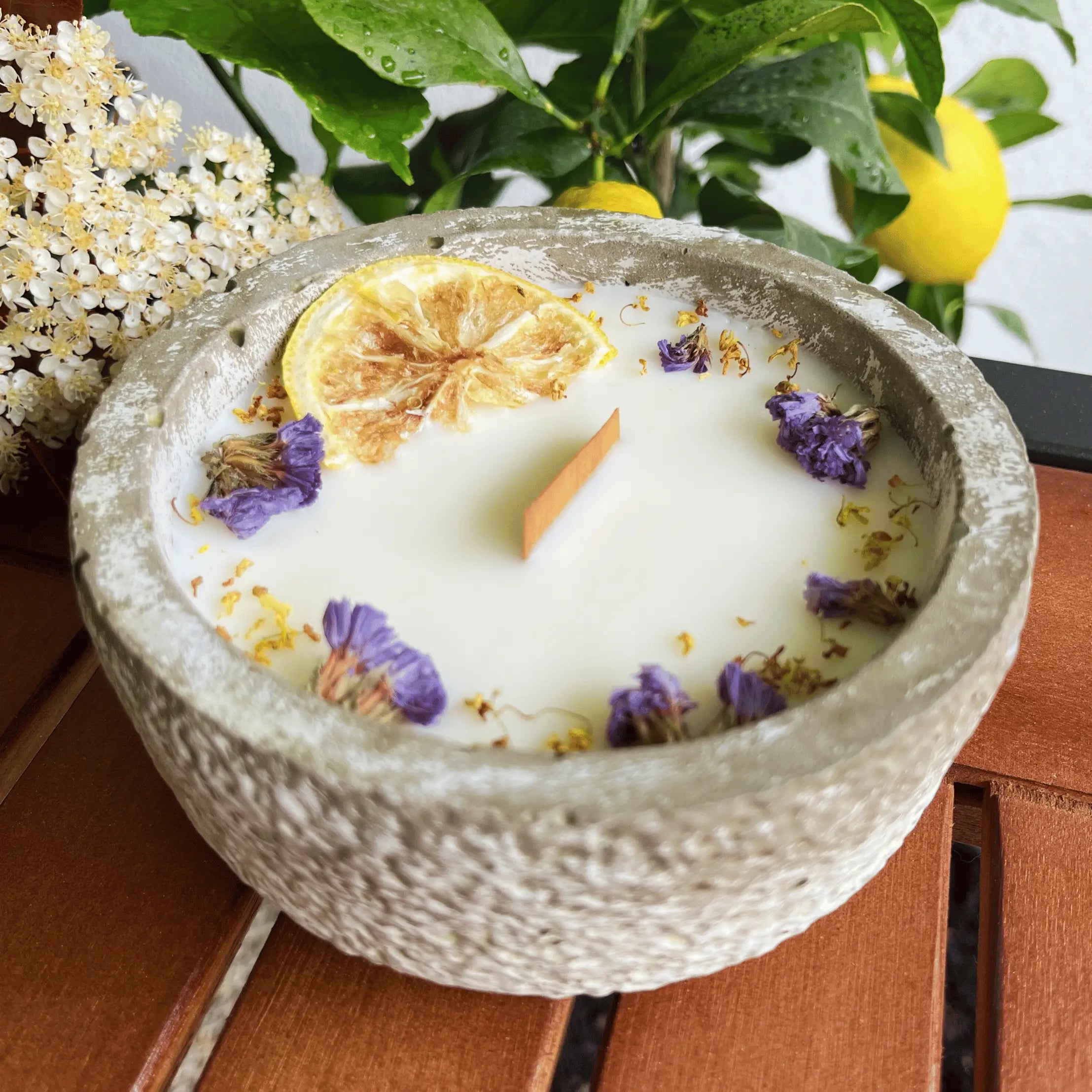 Limitierte Einzelstücke: Outdoor Citronella-Betonkerze „Mugge Schreck“ – Handgemachter Insektenschutz