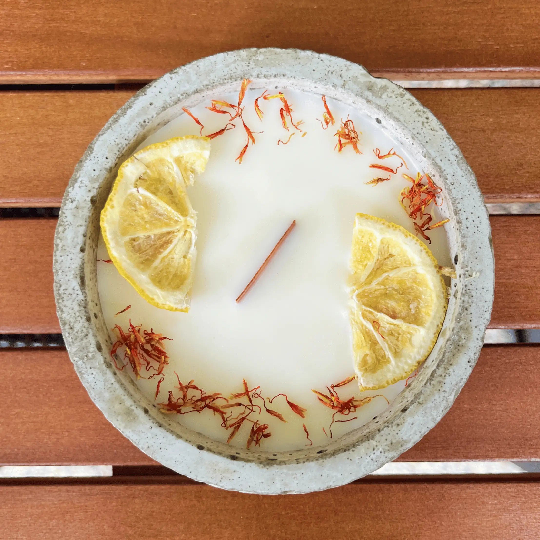 Limitierte Einzelstücke: Outdoor Citronella-Betonkerze „Mugge Schreck“ – Handgemachter Insektenschutz