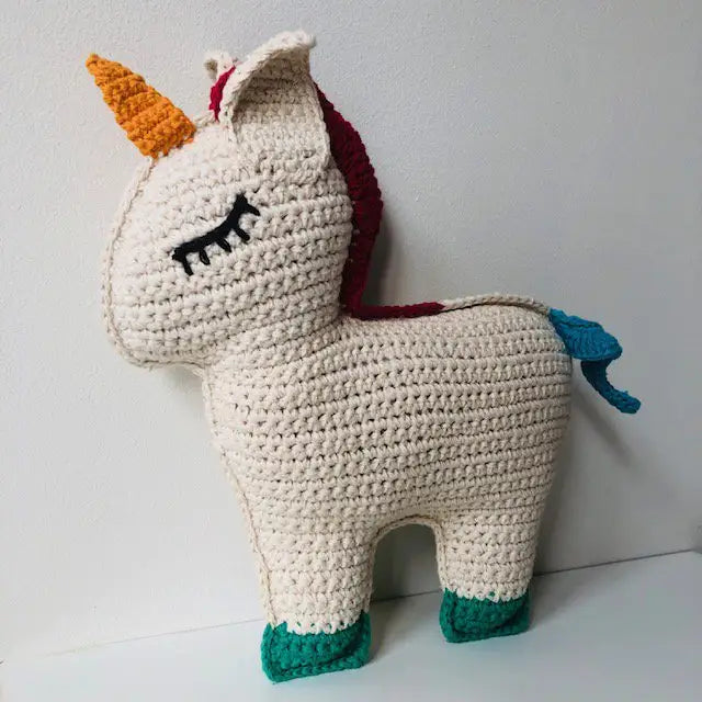 Luna-Leena Einhorn Kuschelregenbogen – Bio-Baumwolle – handgehäkelt in Nepal
