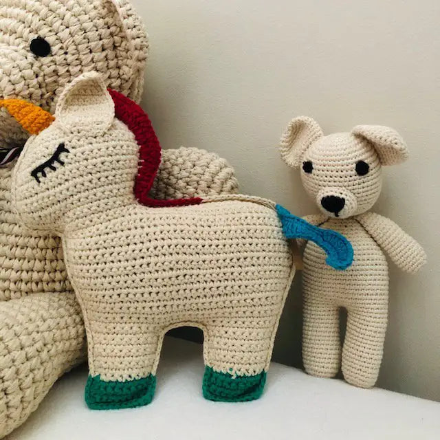 Luna-Leena Einhorn Kuschelregenbogen – Bio-Baumwolle – handgehäkelt in Nepal