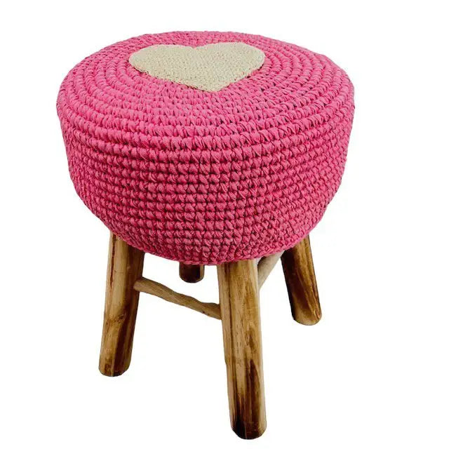 Luna-Leena Hocker mit Bezug Herz rosa – Baumwolle & Holz – handgehäkelt in Nepal