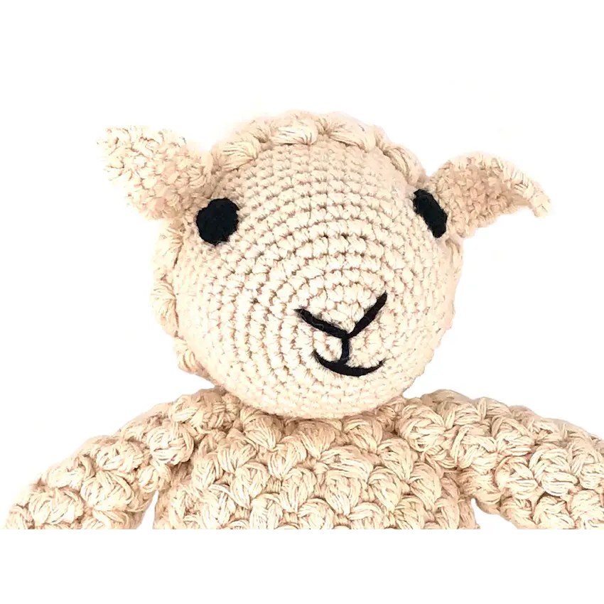 Luna-Leena Lamm Dolly Cuddle Off White – Bio-Baumwolle – handgehäkelt in Nepal