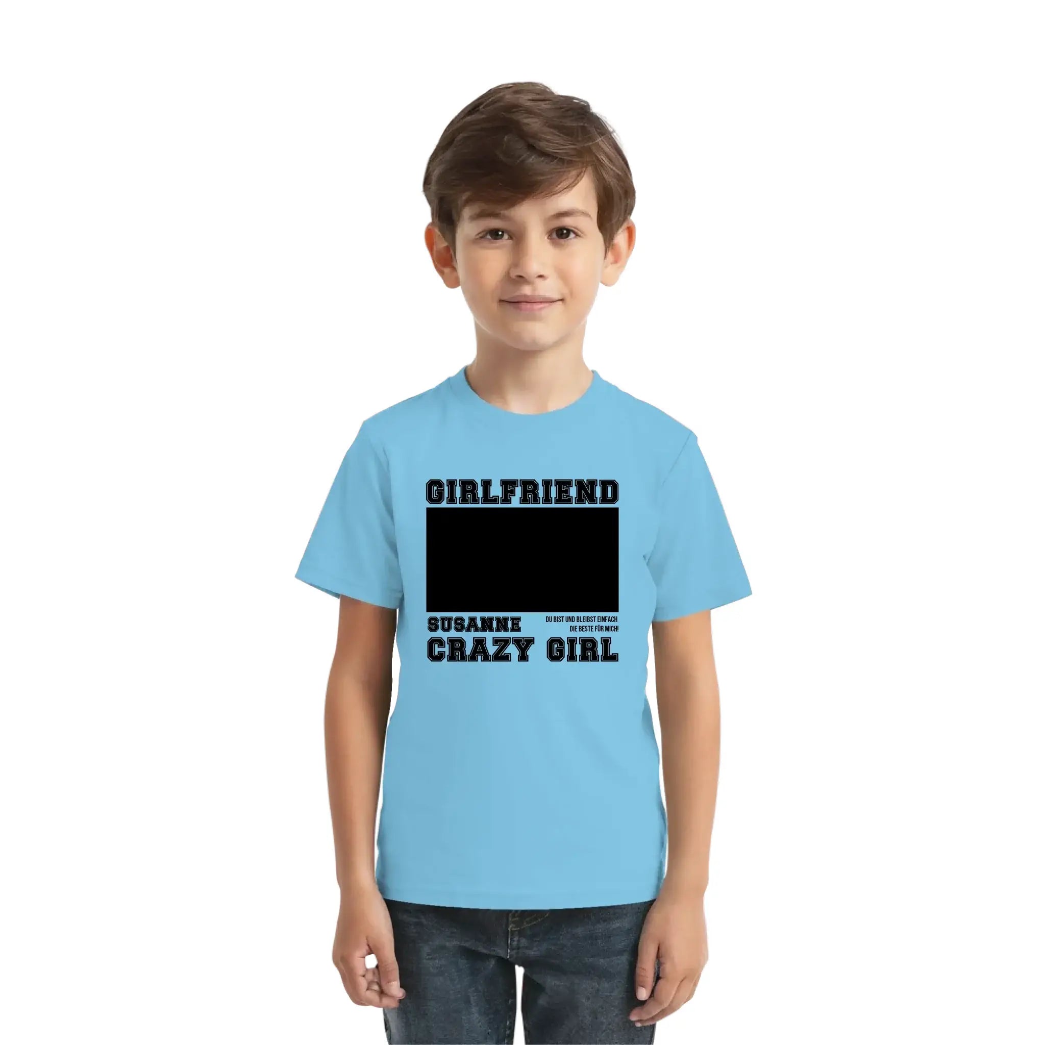 Hellblaues baumwoll t shirt mit schwarzem text und leerem rechteck zur personalisierung aus der statement collection