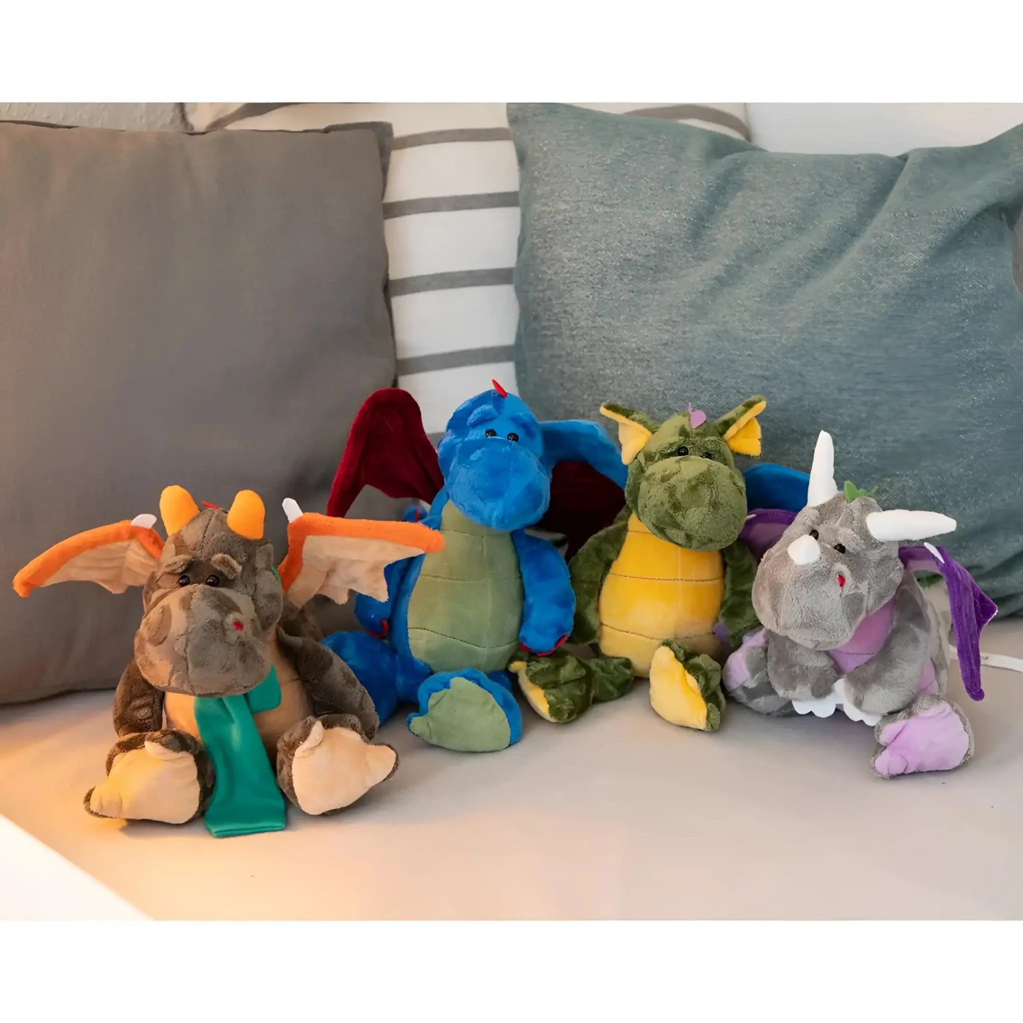 Bunte mini feet drachen stofftiere aus plüsch in verschiedenen farben wie blau grün orange grau und lila ab 10 monate
