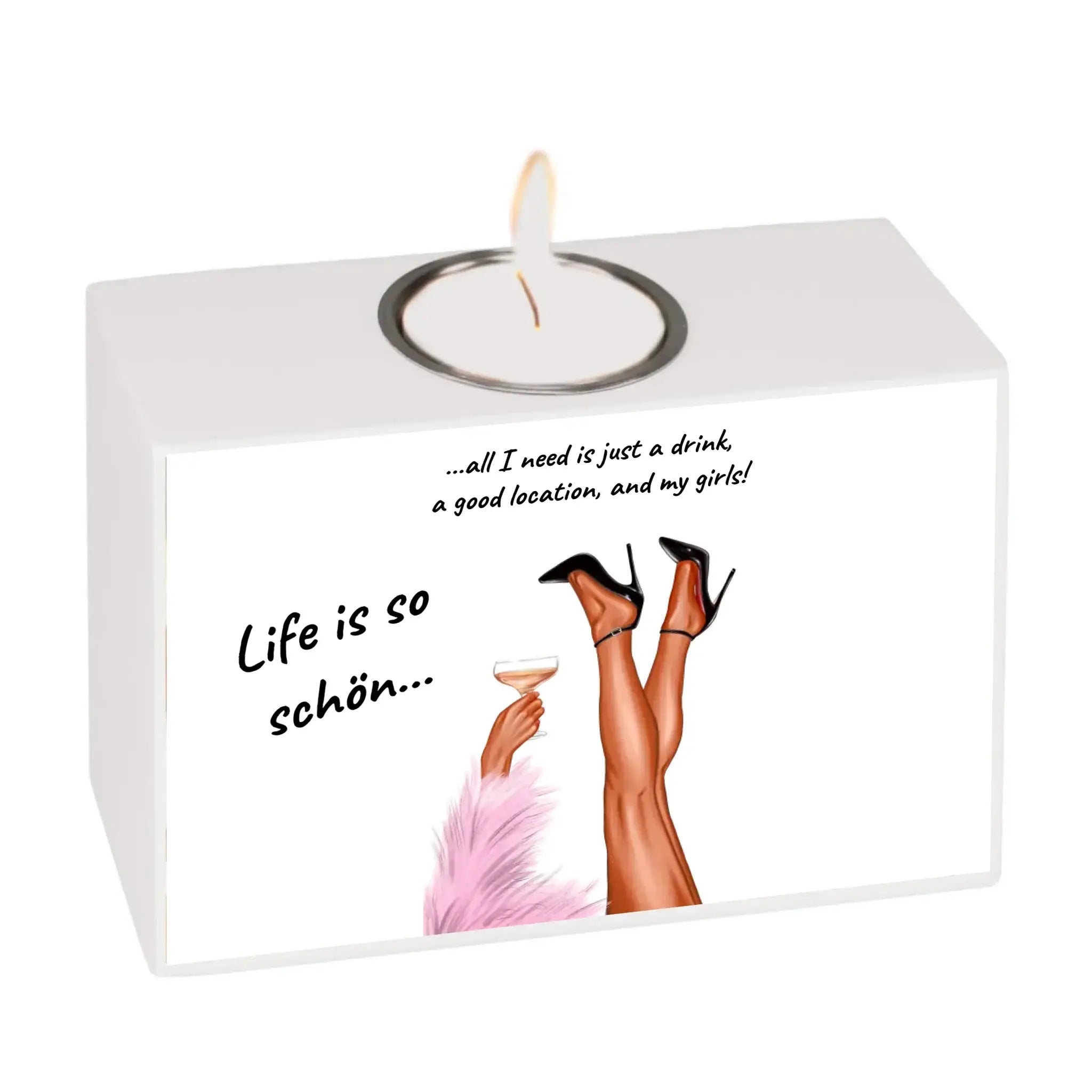 Weißer rechteckiger teelichthalter mit illustration von beinen in schwarzen high heels und pinkem federnboa hält glas