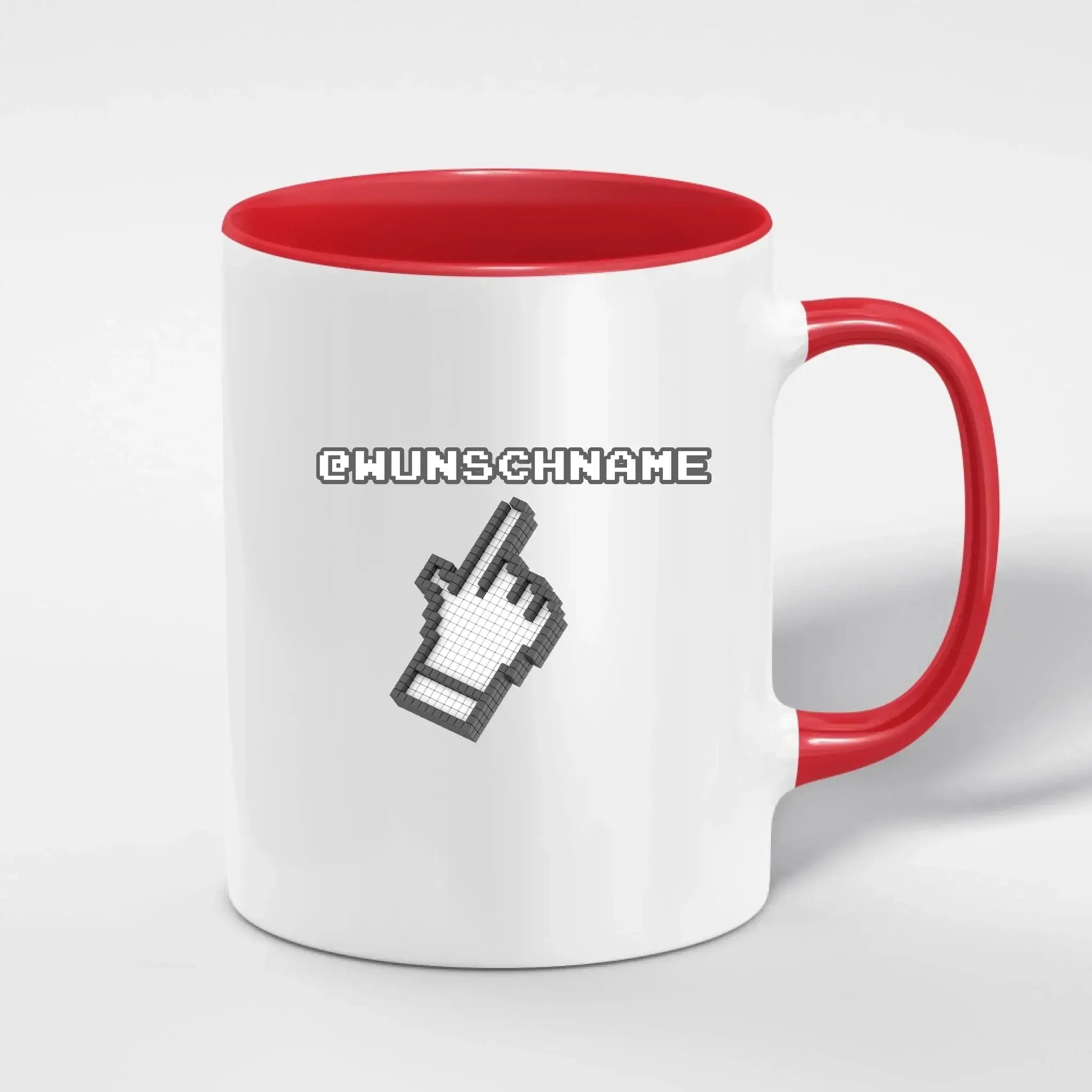 Weiße keramiktasse mit rotem griff und innenraum, pixelierter cursor und grauer text namenslogo influencer personalisiert