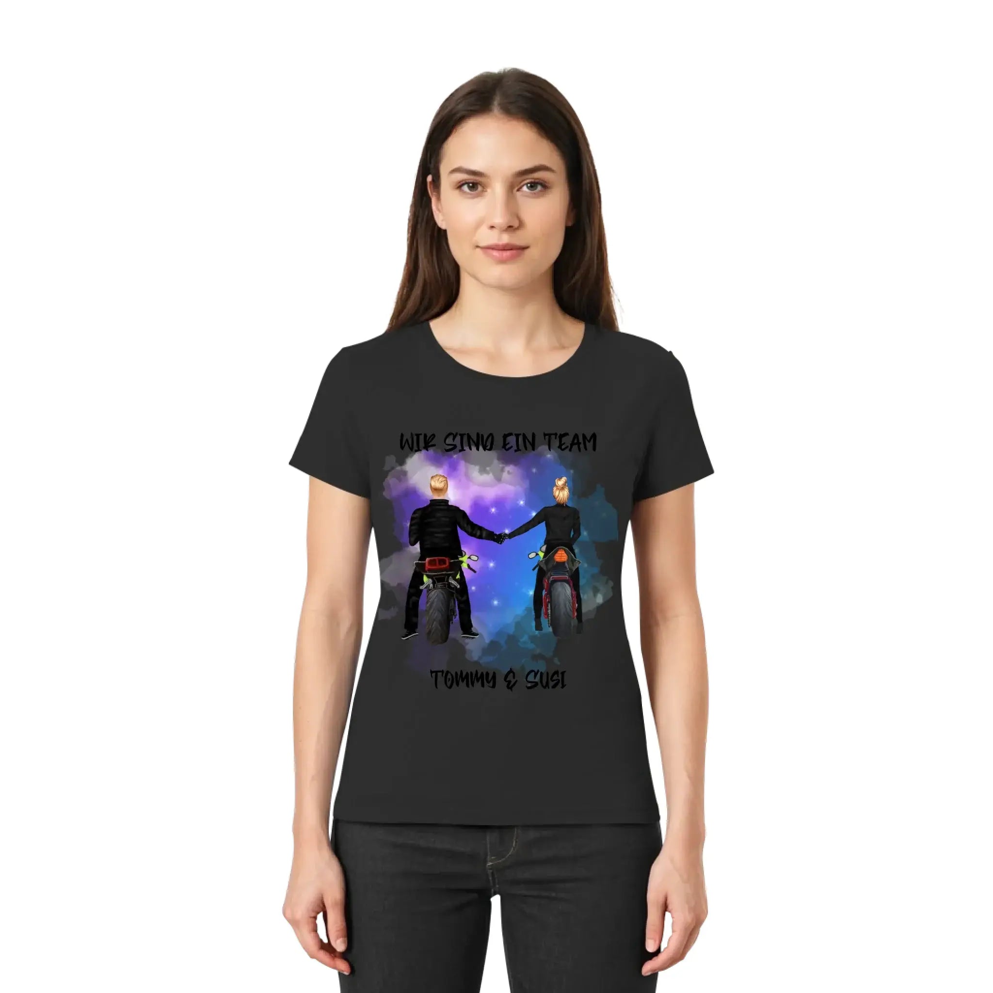 Schwarzes kurzarmshirt mit motoradfahrer-paar grafik im kosmos-hintergrund und personalisierten wünschen tommy und susi