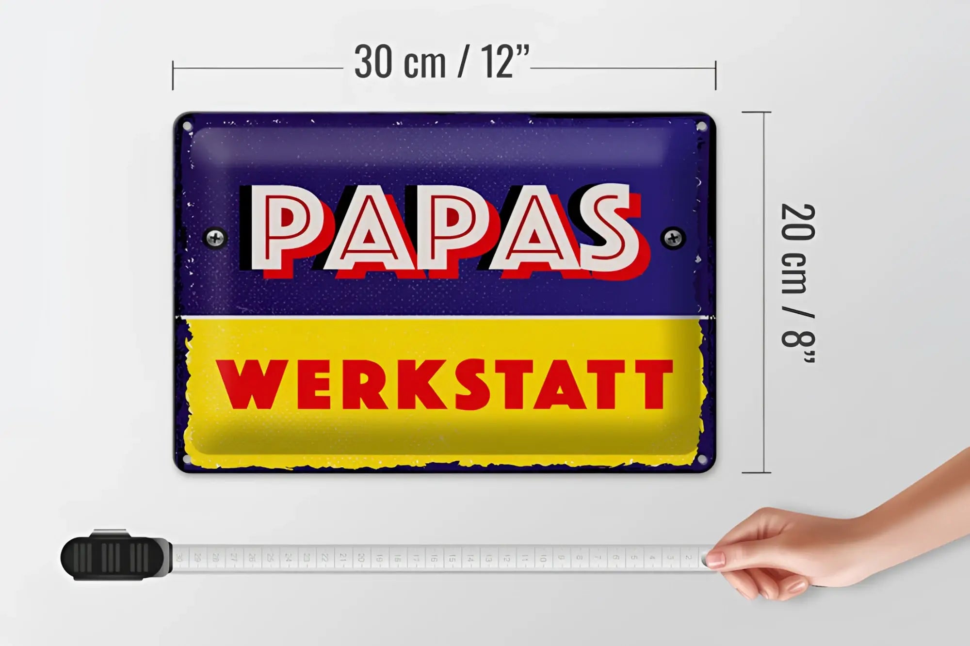 Vintage blechschild papas werkstatt 20x30cm aus emaille mit blauem hintergrund und gelb rotem streifen
