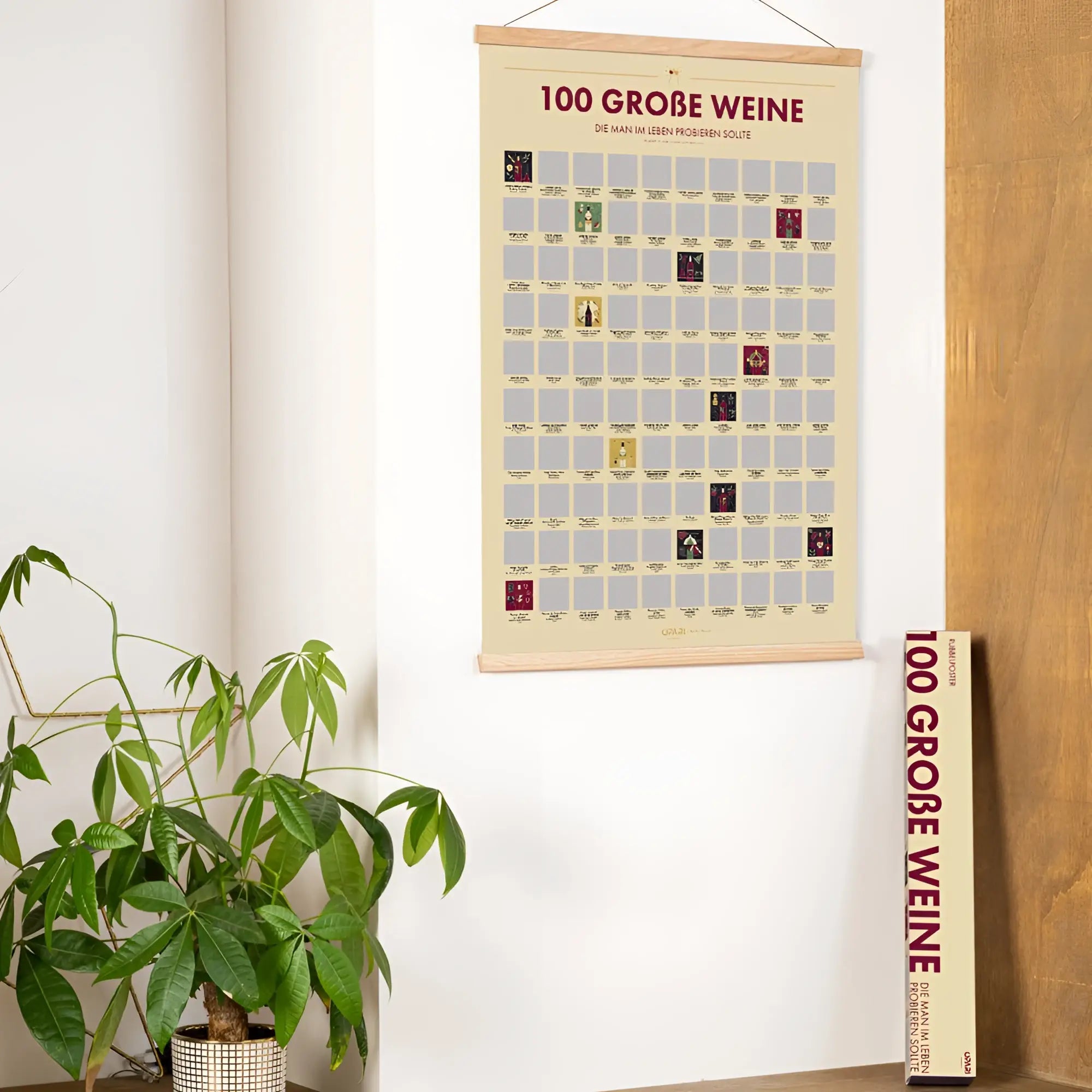 Beiges rubbelposter 100 groĂe weine mit holzrahmen und rot schwarzem text fĂŒr weinliebhaber