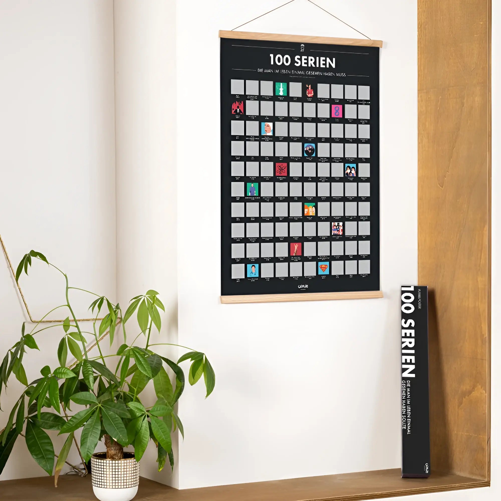 Schwarzer rubbelposter 100 serien mit bunten icons in einem holzrahmen zum freirubbeln und entdecken