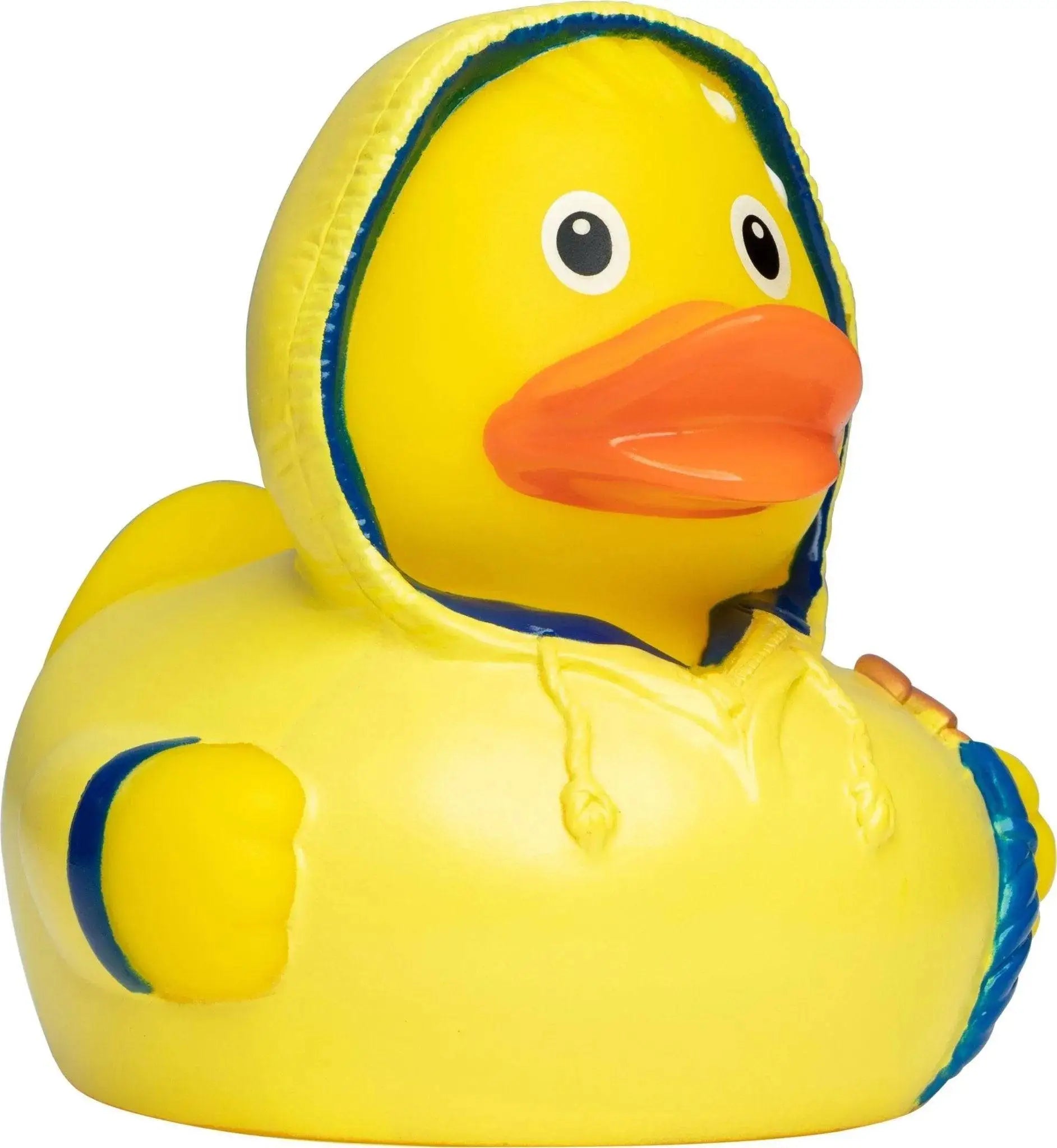 Gelbe badeente mit blau umrandeter regenjacke als schlechtwetter quietsche-ente von badewannen spielzeug