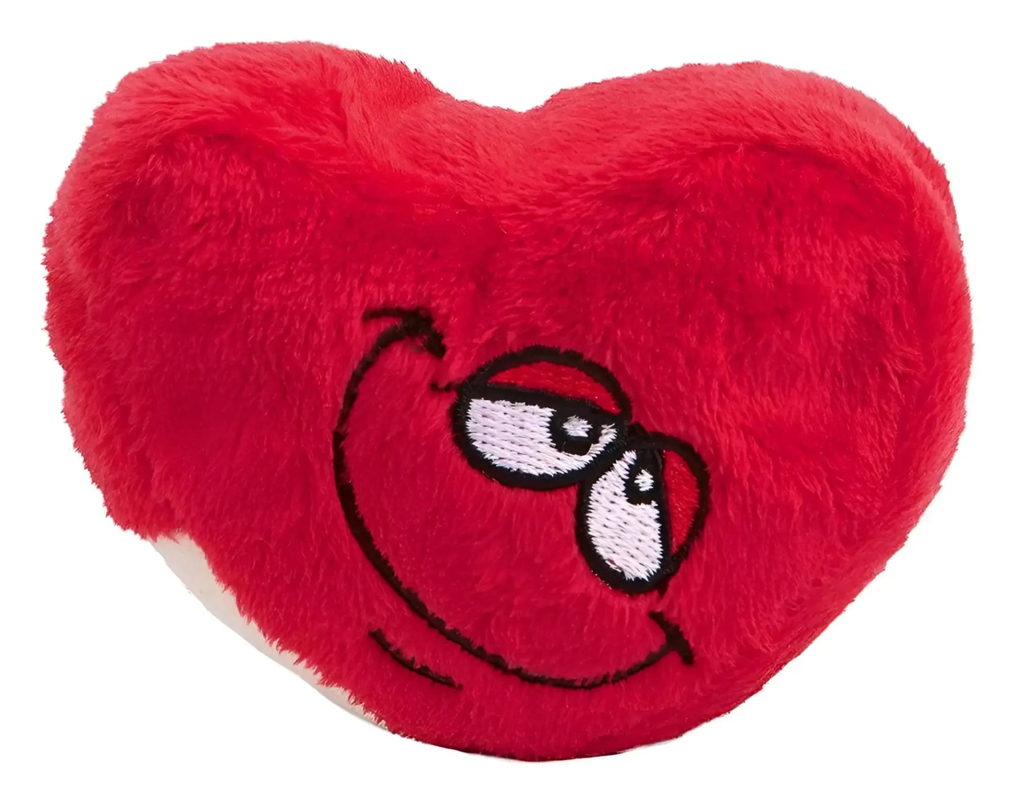 Ein rotes herzförmiges kuscheltier von schmoozies mit bestickten cartoon-augen und lächeln als displayreiniger
