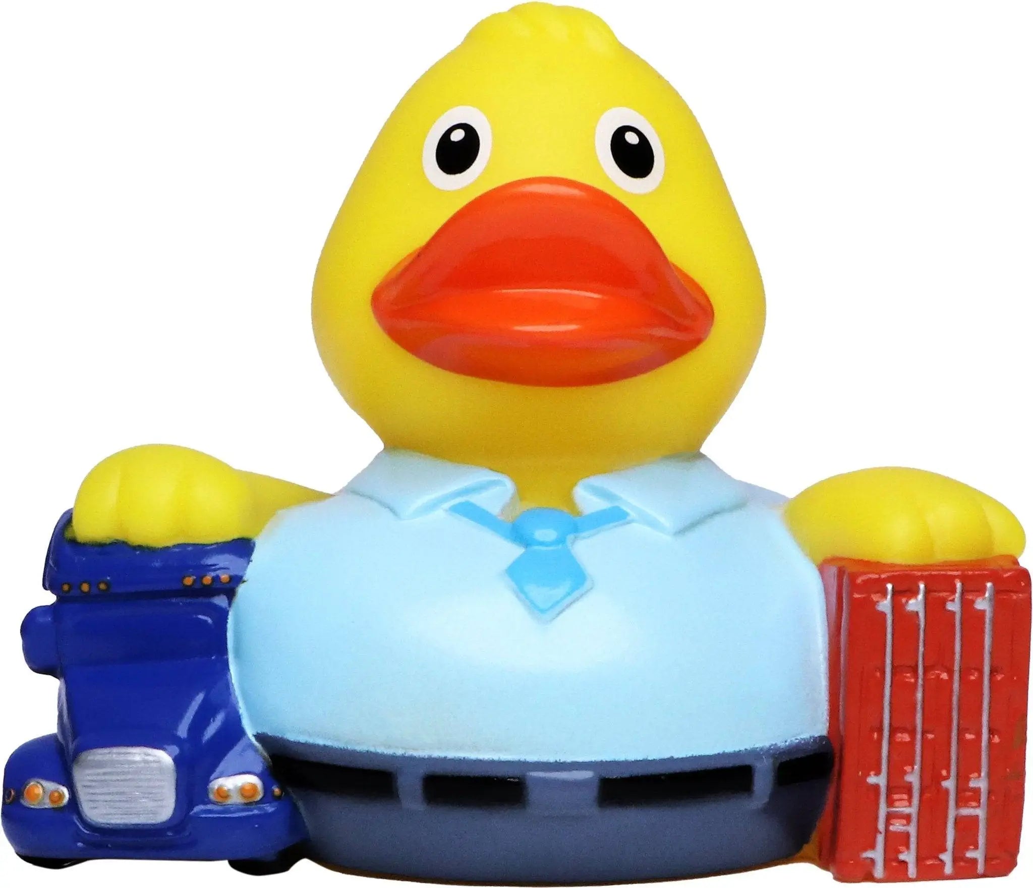 Gelbe quietscheente mit hellblauem hemd und krawatte hält blauen lkw und rote container als speditionsfigur
