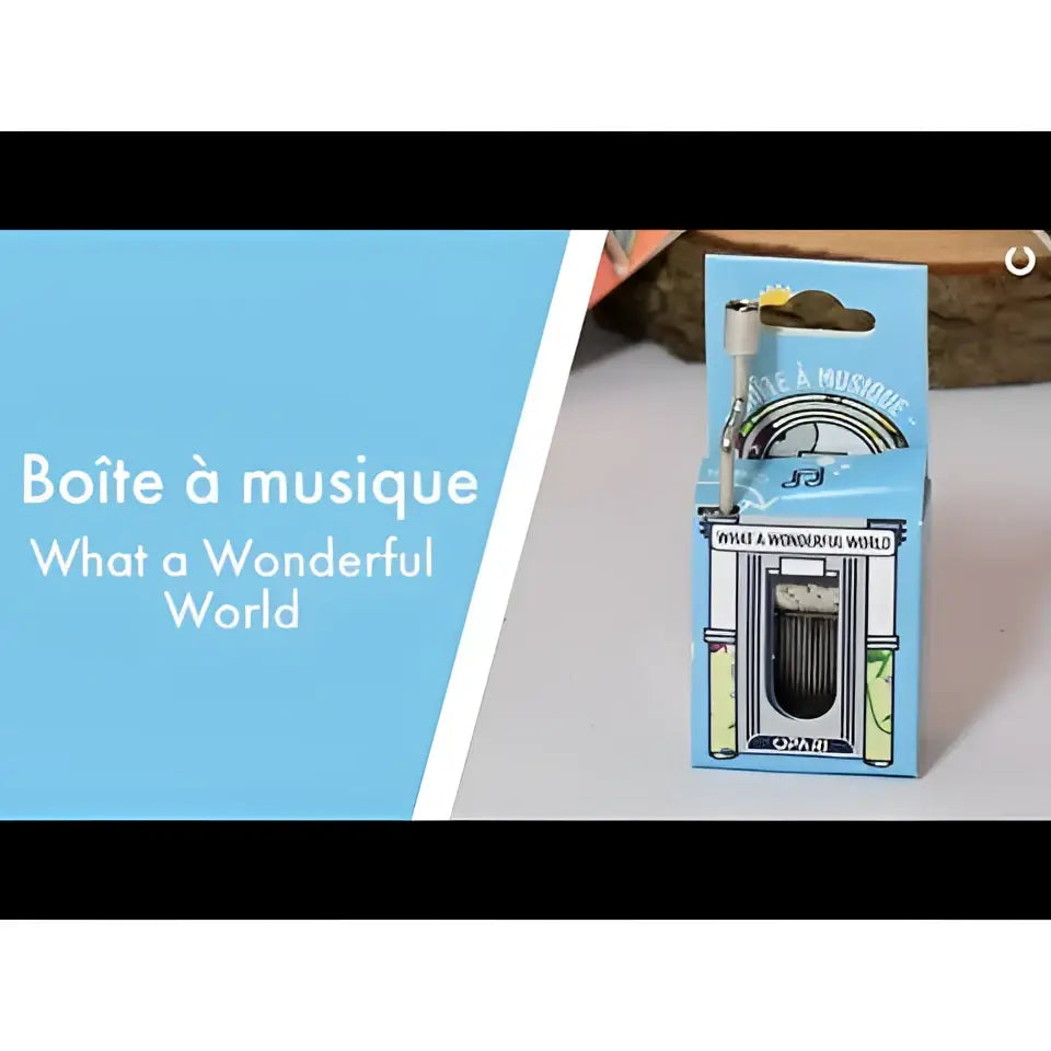 Eine hellblaue kartonbox mit einer mini spieluhr what wonderful world und silberner kurbel