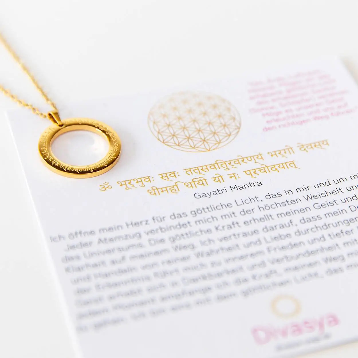 Spirituelle Kette | vergoldet | Gayatri Mantra Gravur