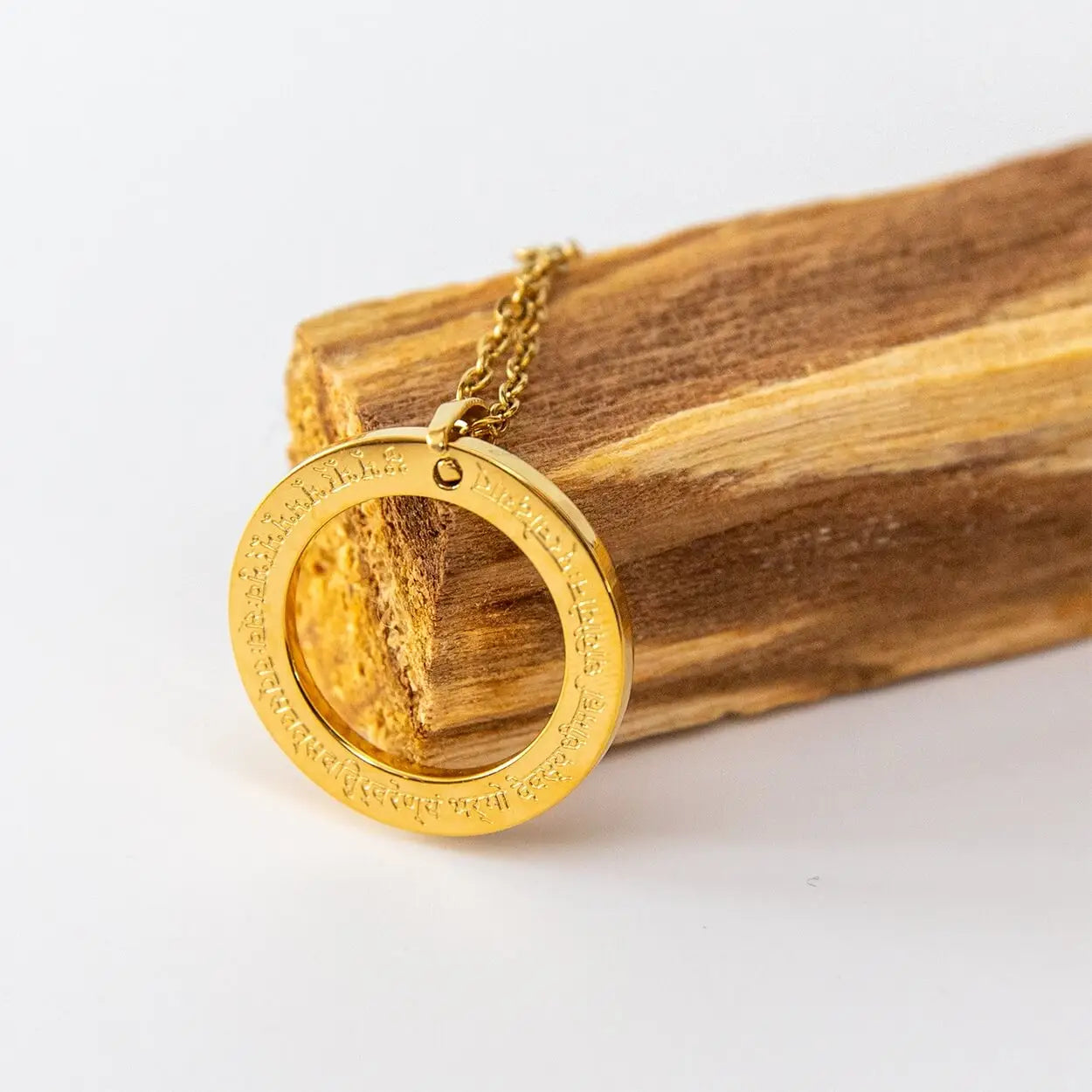 Spirituelle Kette | vergoldet | Gayatri Mantra Gravur