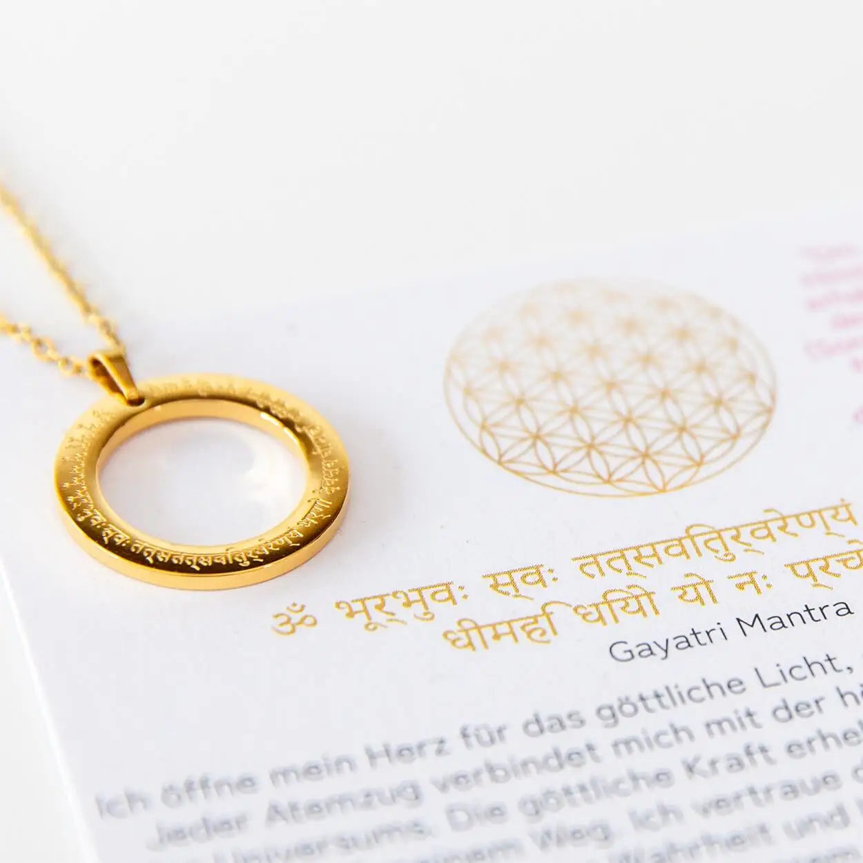 Spirituelle Kette | vergoldet | Gayatri Mantra Gravur
