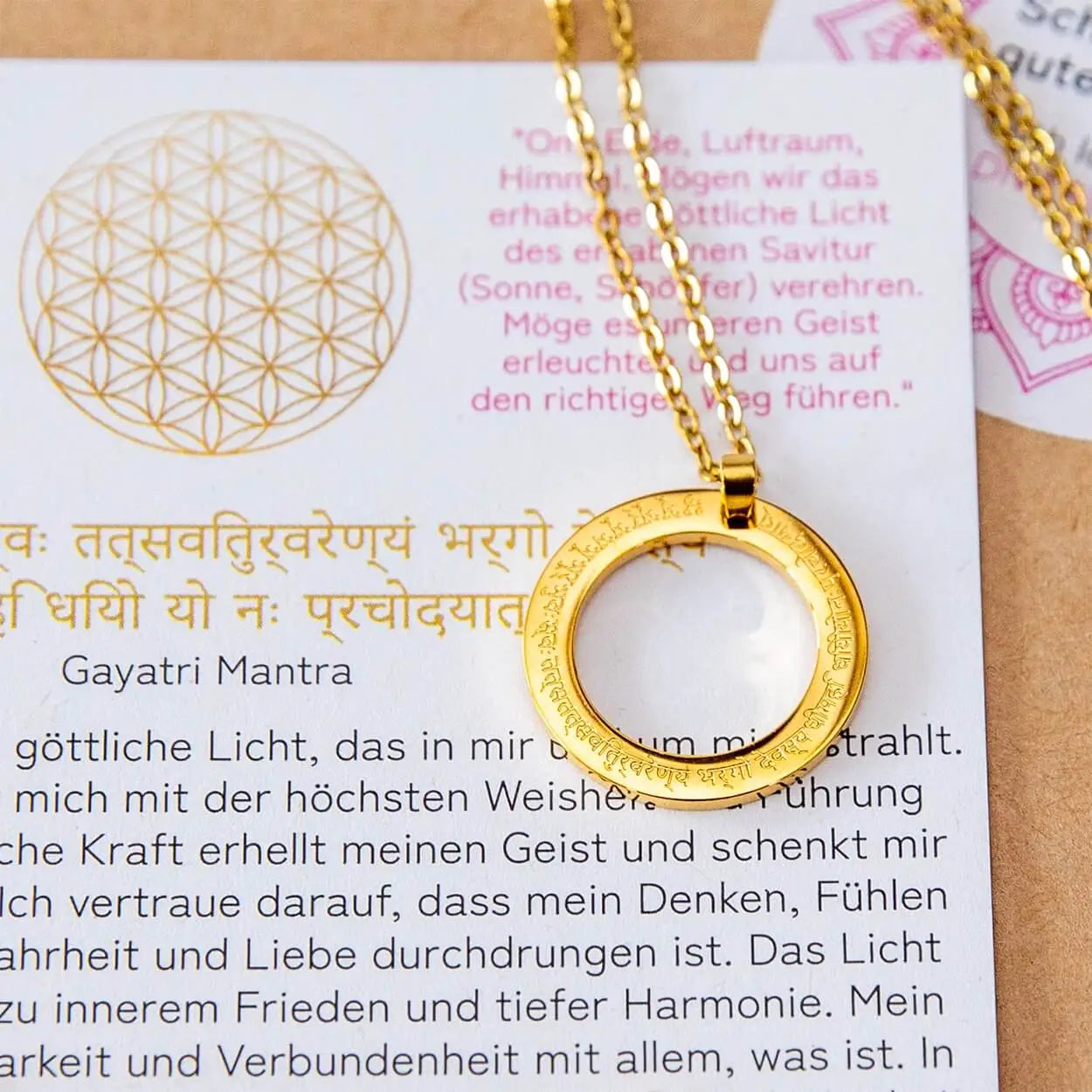 Spirituelle Kette | vergoldet | Gayatri Mantra Gravur