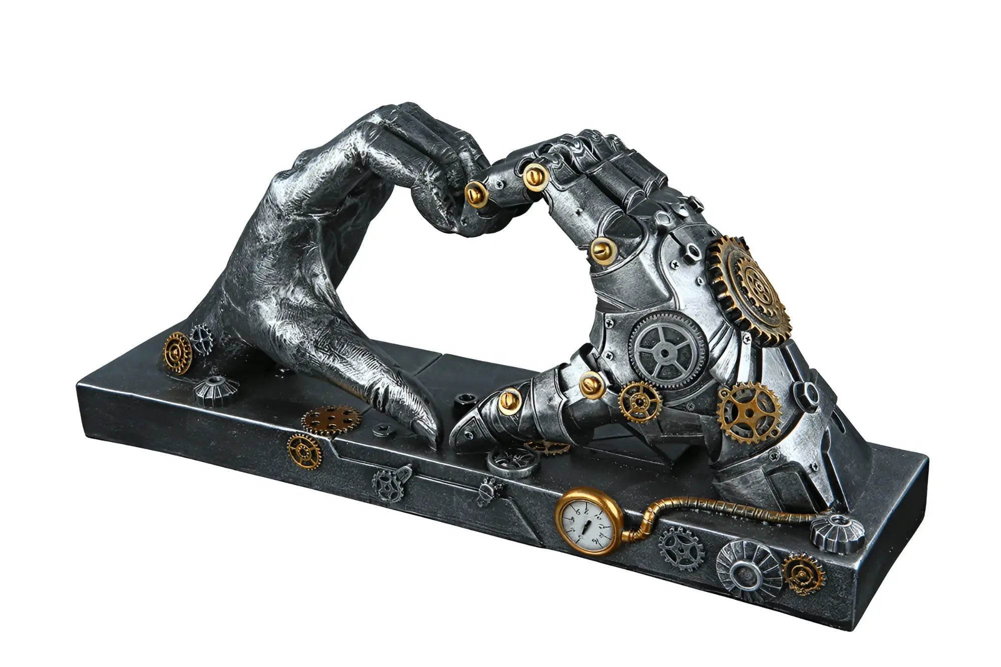 Steampunk skulptur herz-hände aus silberfarbenem kunstharz mit zahnrad und uhr auf dunklem sockel von gilde