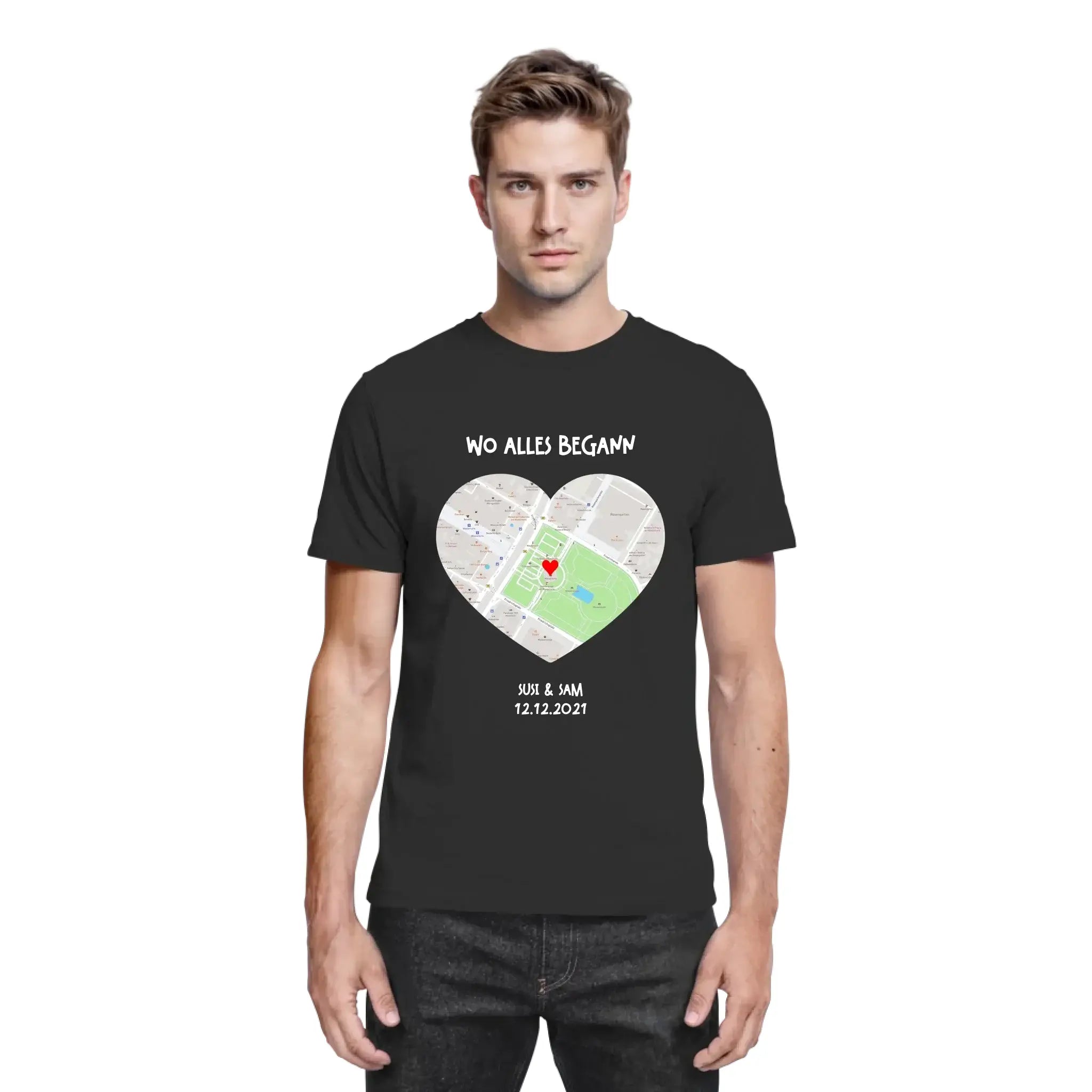 Schwarzes baumwoll-t-shirt mit herzförmiger straßenkarte, rotem punkt und weißem text von der statement-collection