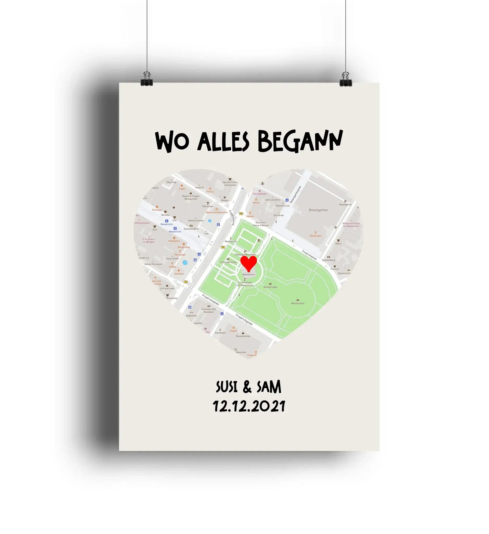 A cream-colored poster aus der statement-collection mit herzförmiger karte und rotem herz marker