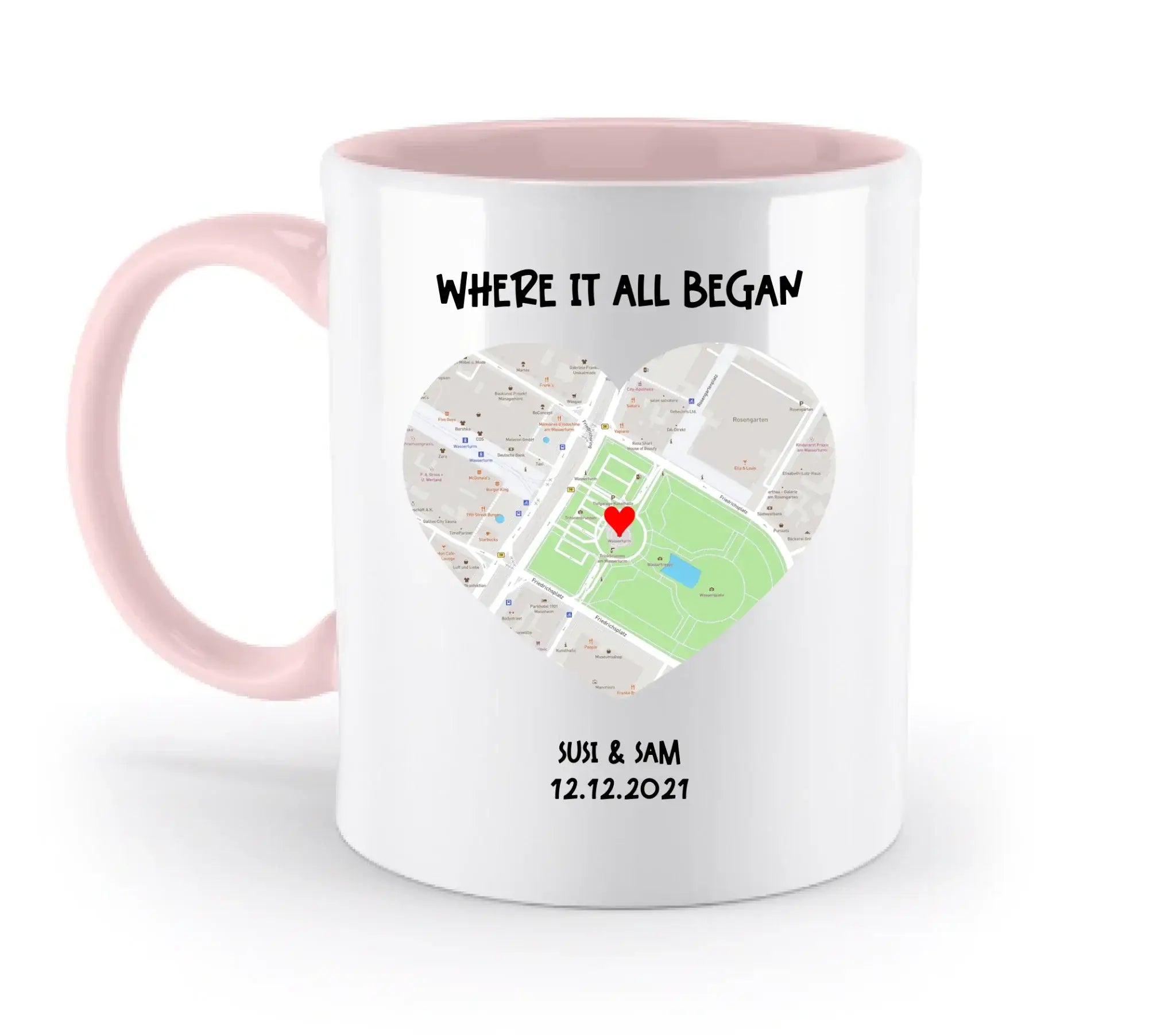 Weiße keramik-tasse mit pinkem henkel und innerem mit herzförmiger straßenkarte aus der statement-collection