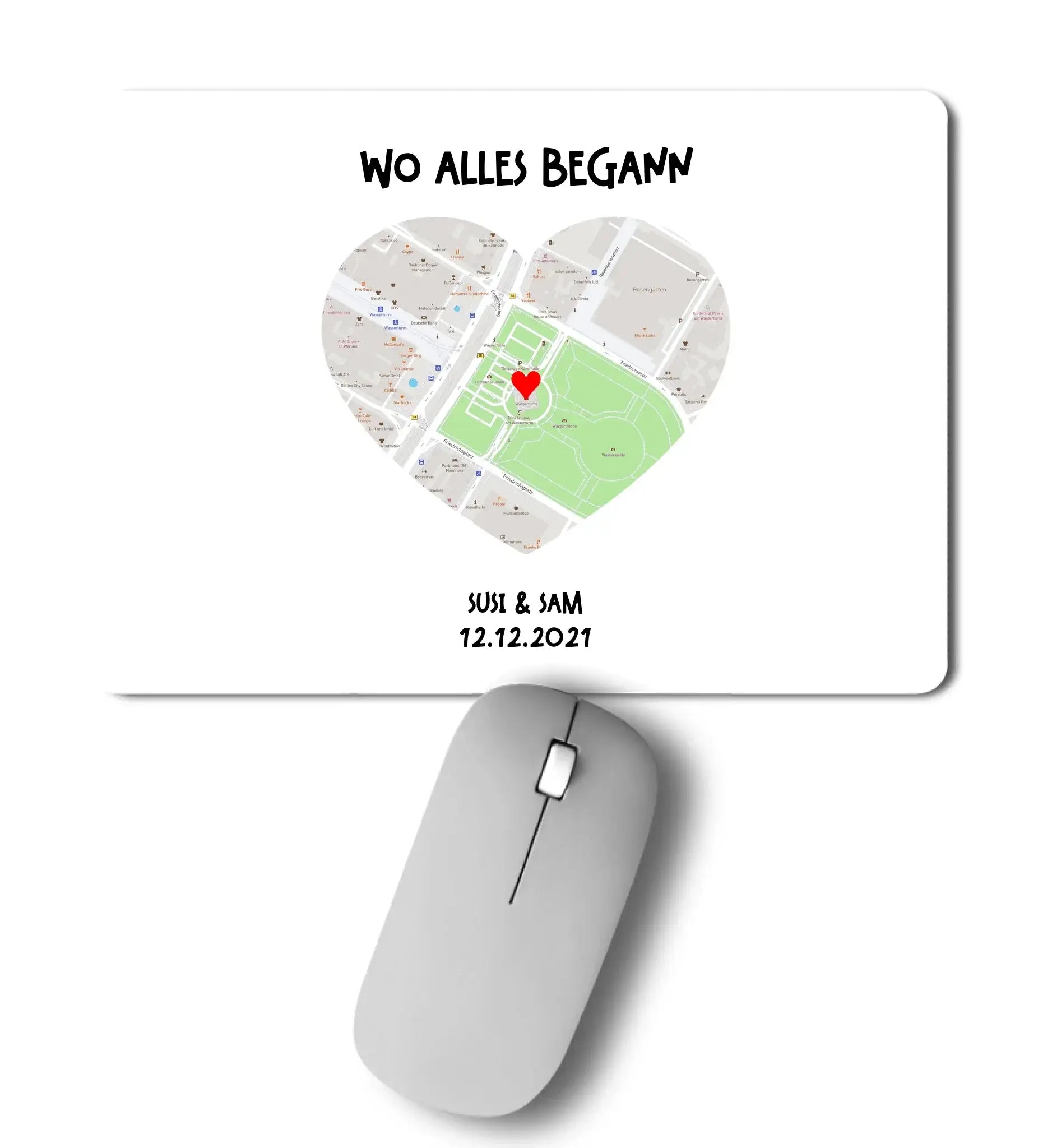 Weißes mousepad mit herzförmiger straßenkarte namens und datum wo alles begann aus der statement collection