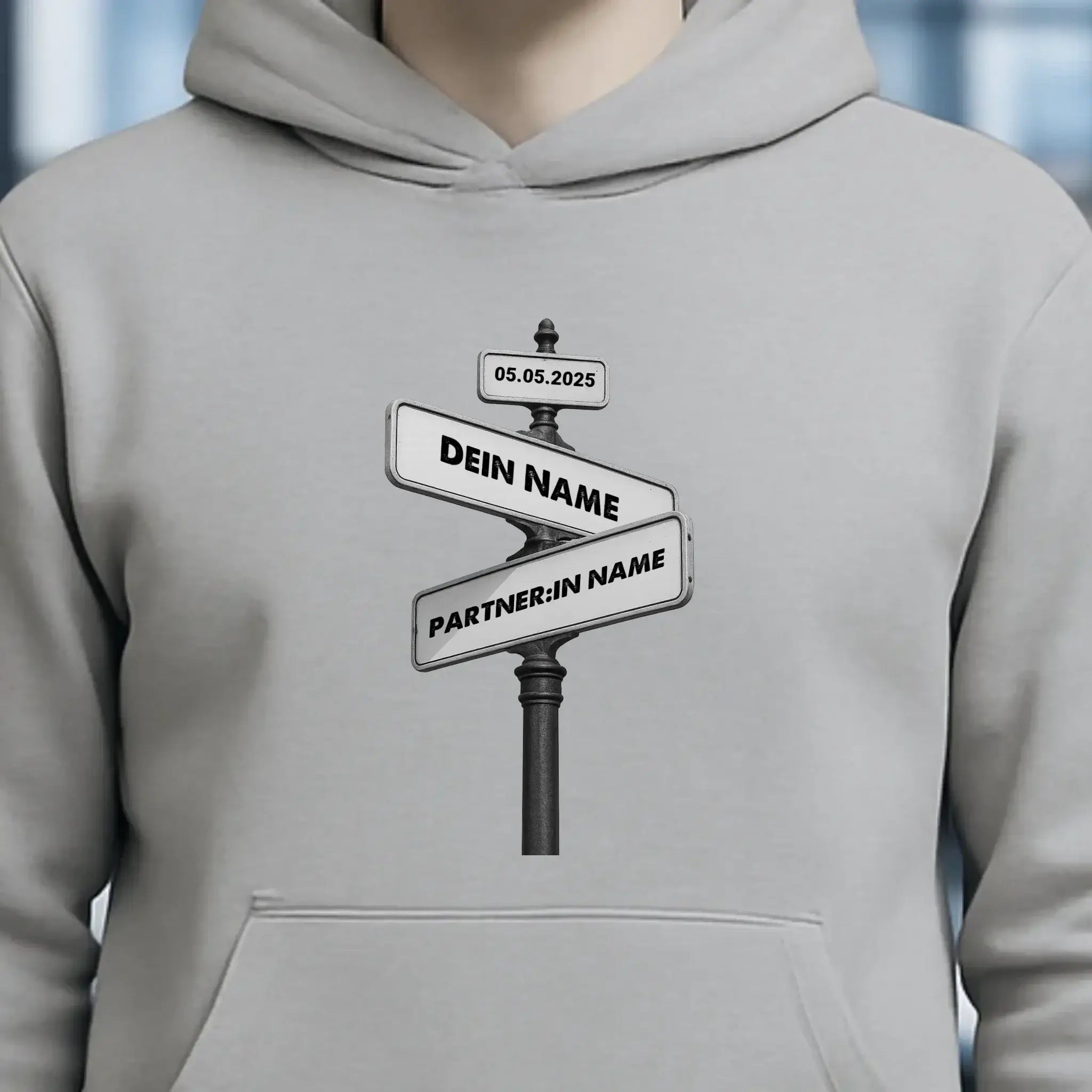 Straßenschild Datum + Wunschtext diverse Hintergründe personalisiert • Unisex Hoodie für Damen & Herren • Bio