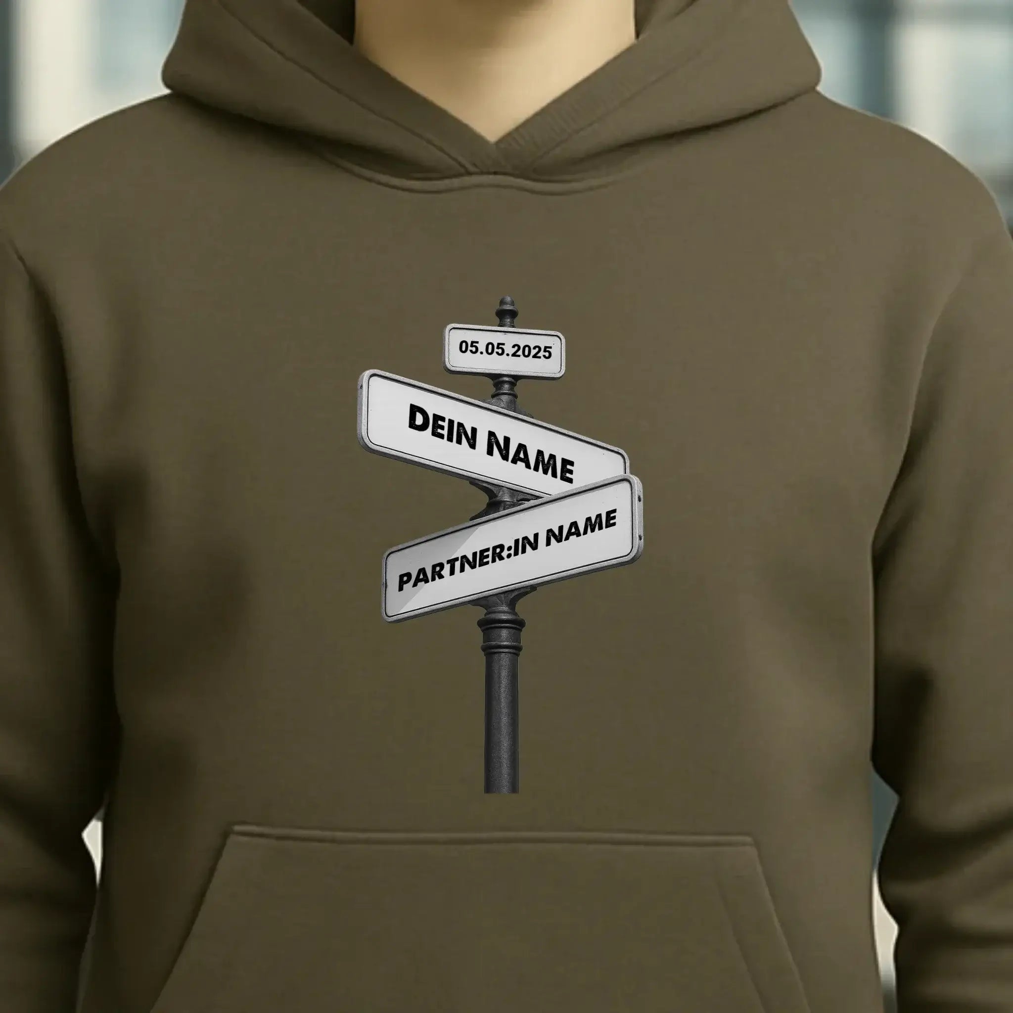 Straßenschild Datum + Wunschtext diverse Hintergründe personalisiert • Unisex Hoodie für Damen & Herren • Bio