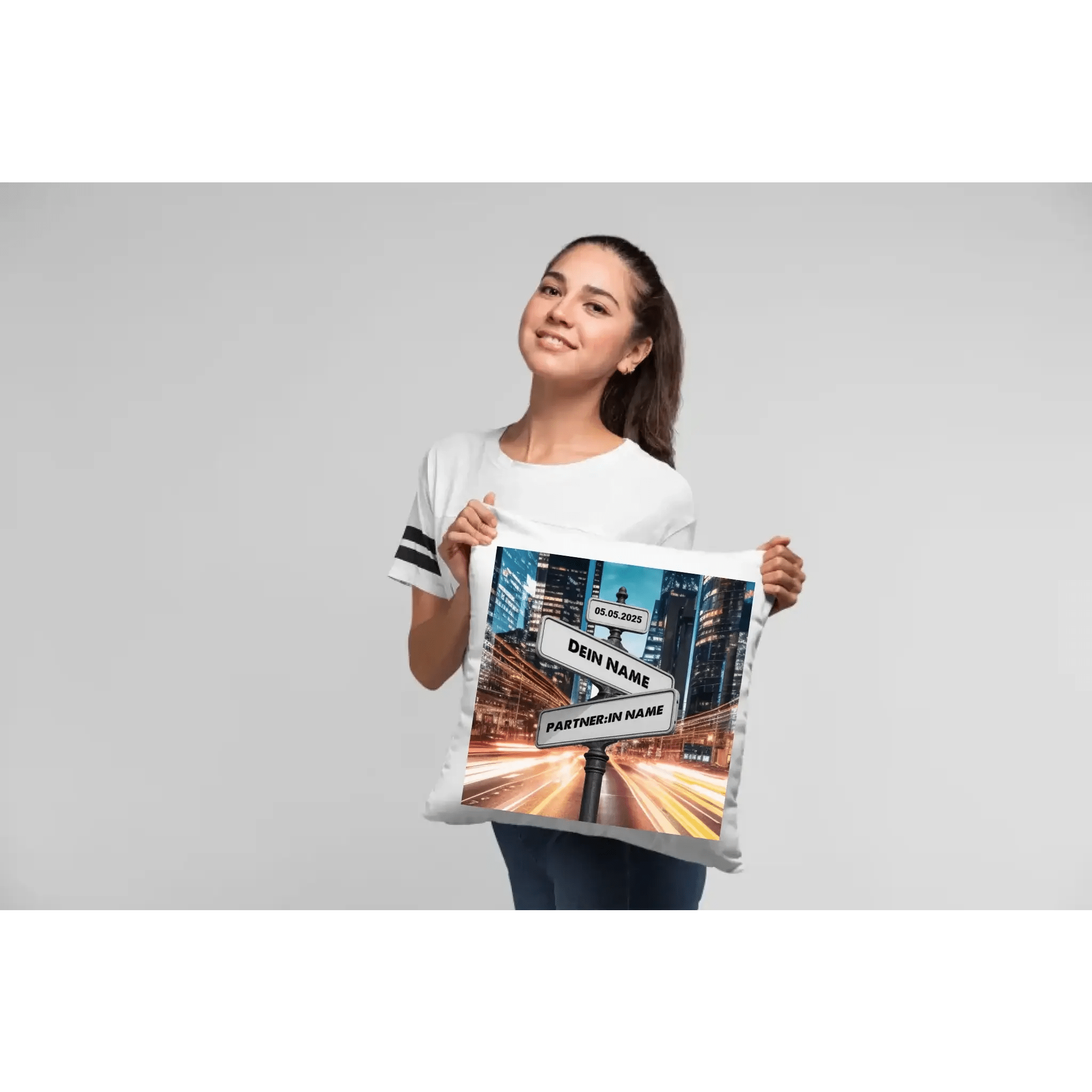 Straßenschild Datum + Wunschtext diverse Hintergründe personalisiert • Kissen 40x40 cm