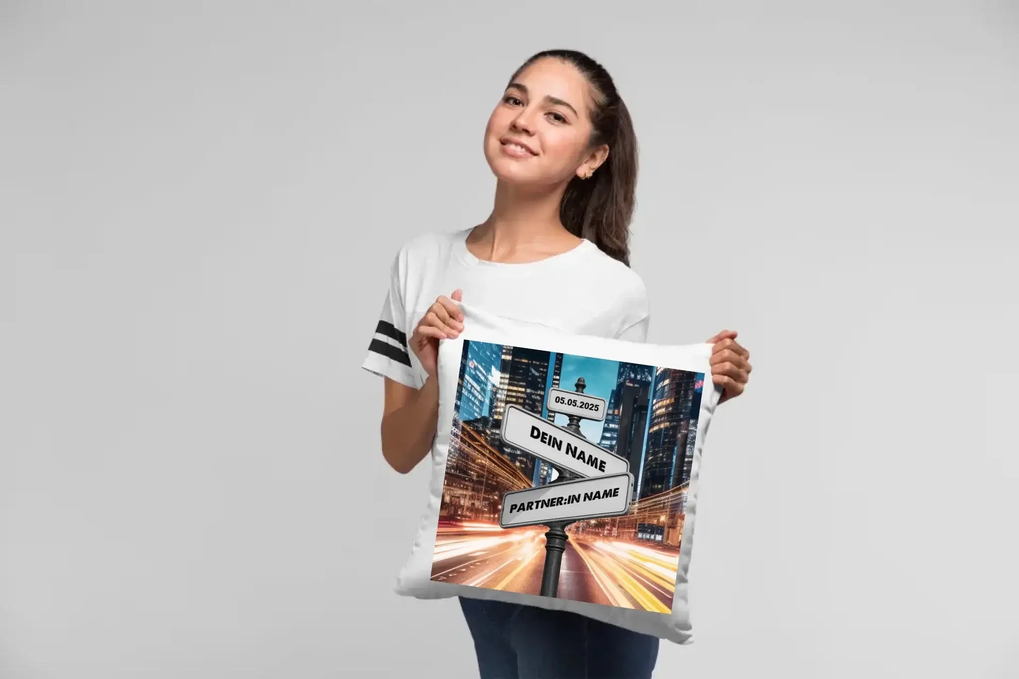 Straßenschild Datum + Wunschtext diverse Hintergründe personalisiert • Kissen 40x40 cm