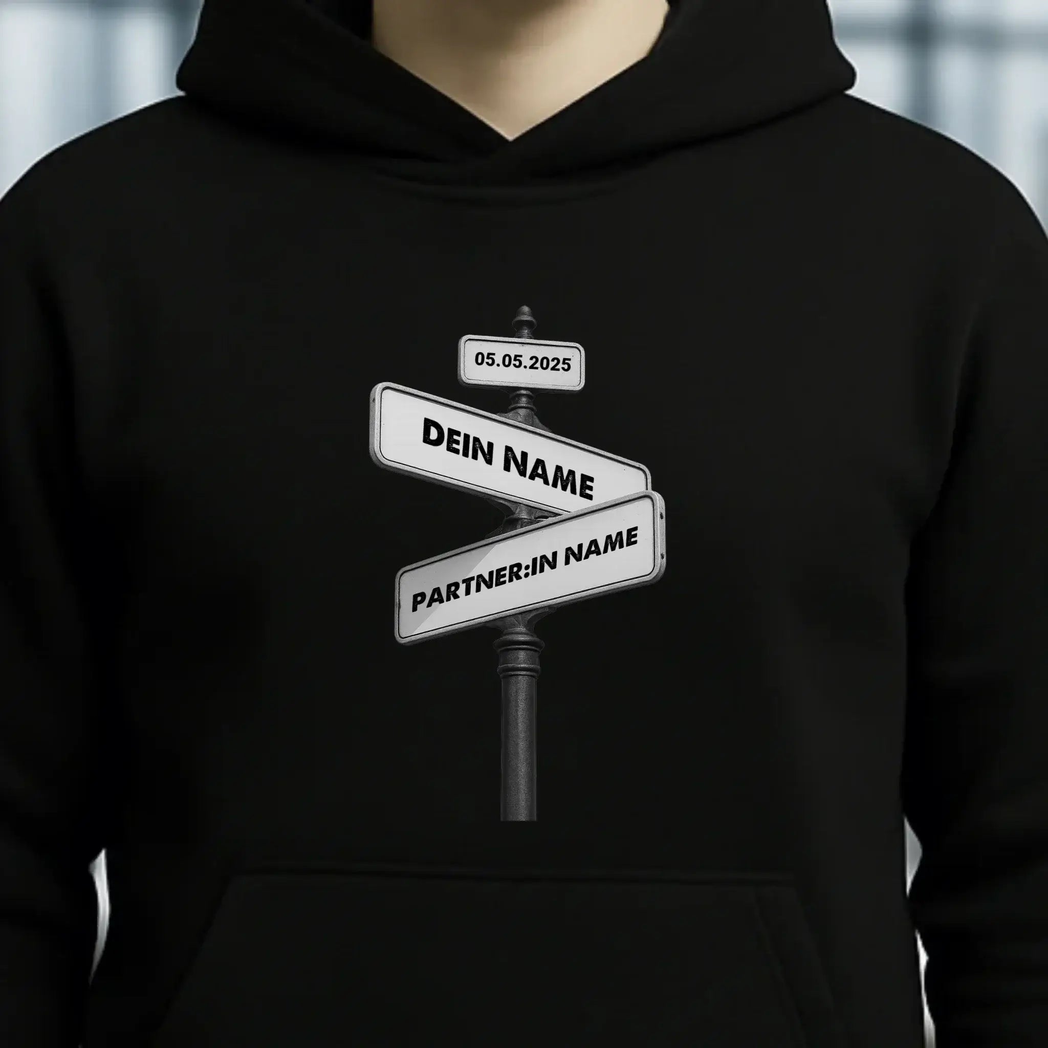 Straßenschild Datum + Wunschtext diverse Hintergründe personalisiert • Unisex Hoodie für Damen & Herren • Bio