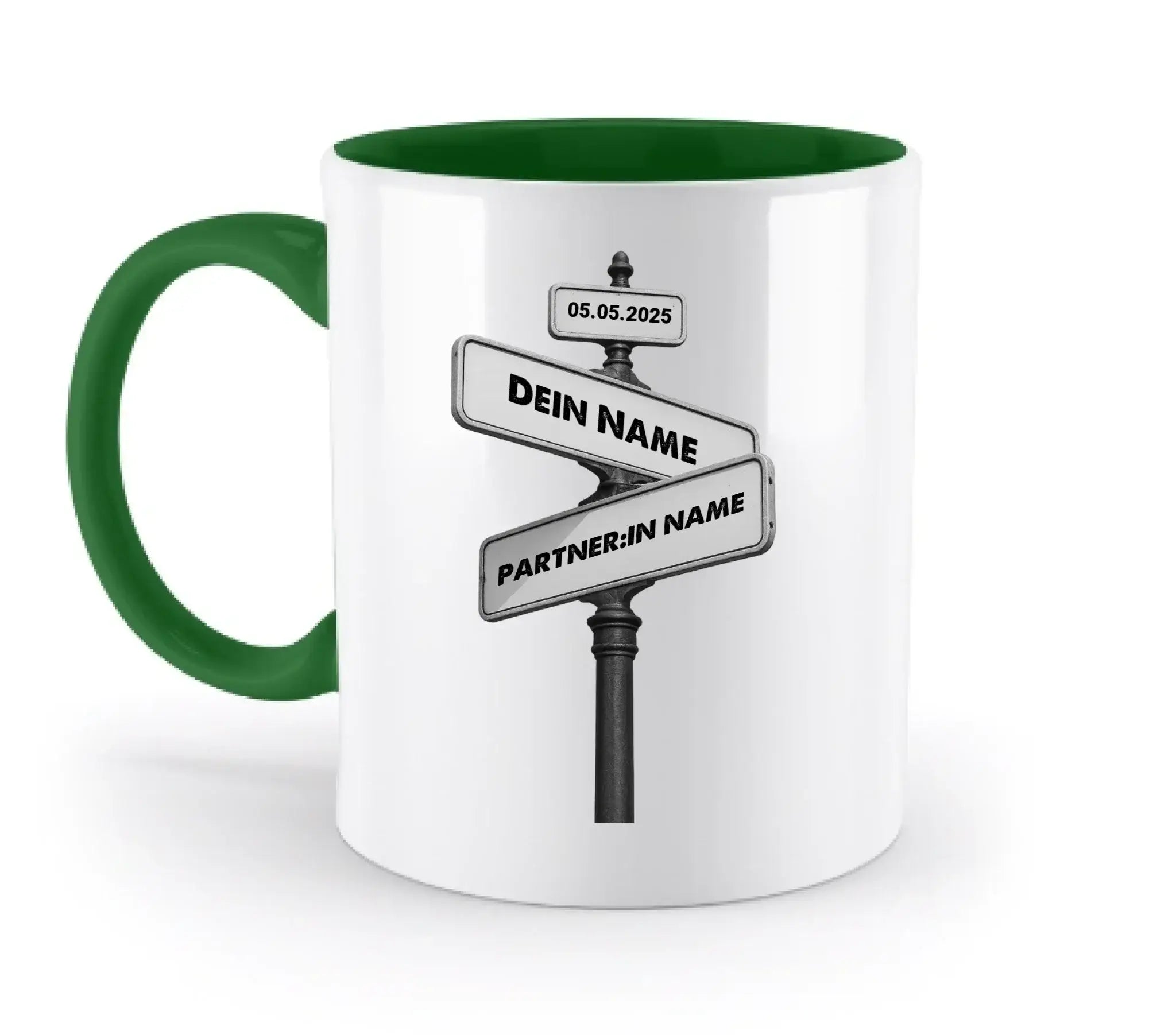Weiße keramiktasse mit grünem griff und innenseite und schwarzem street sign design dein name partnerin name