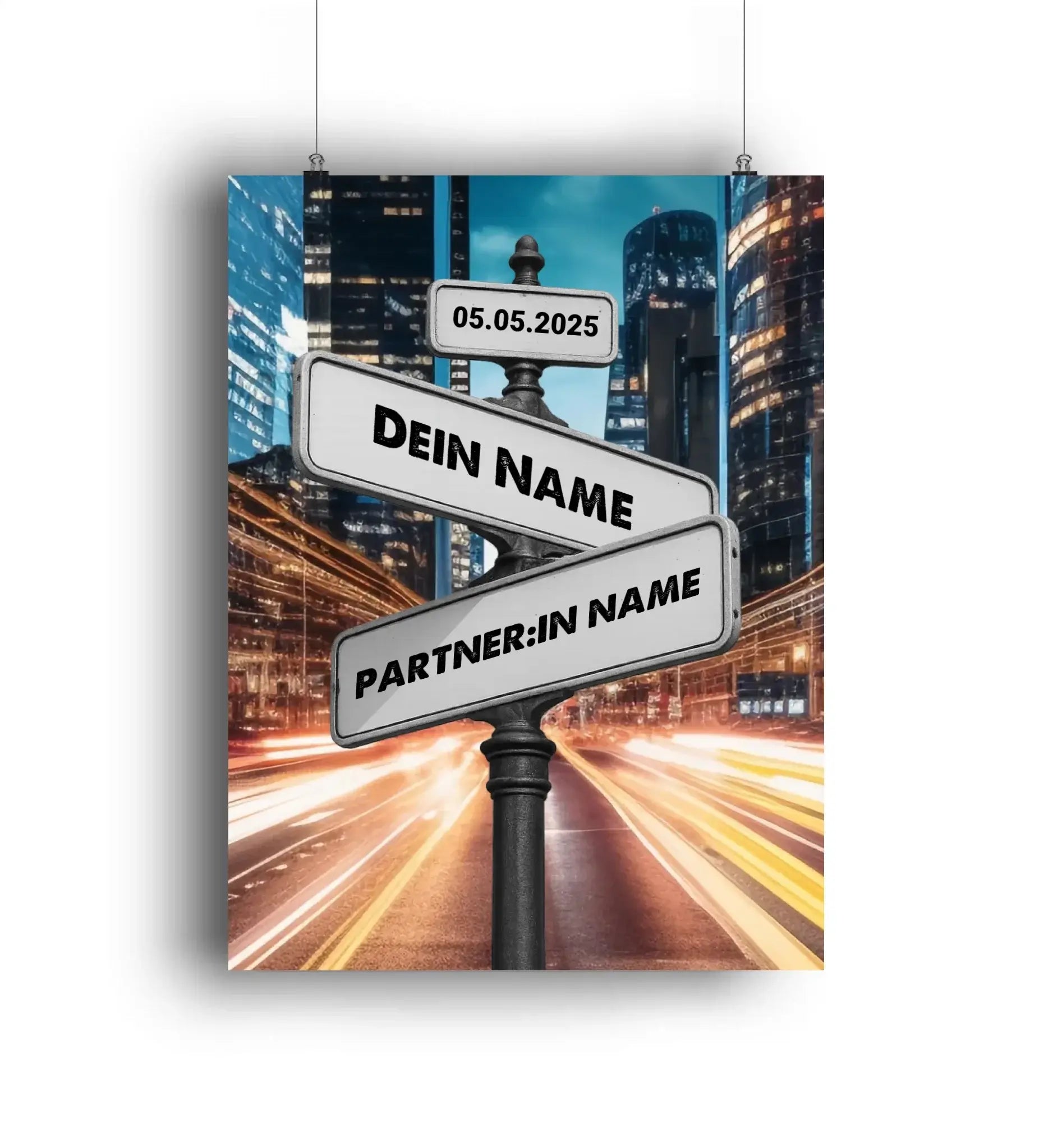 Personalisiertes straßenschild wegweiser poster mit schwarzem pfosten und weißen richtungsschildern vor nachtstadt