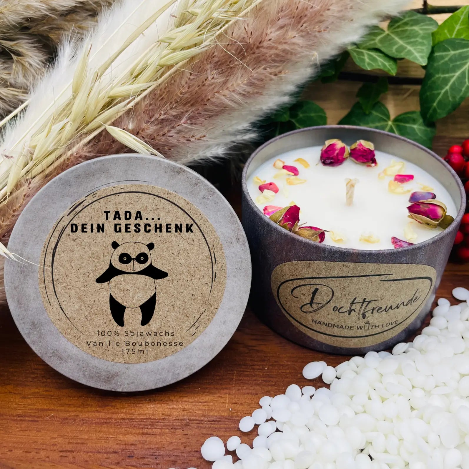 Tada dein Geschenk - LUSTIGER Panda personalisierbare PREMIUM Duftkerze mit verschiedenen Dekoren - handgemacht