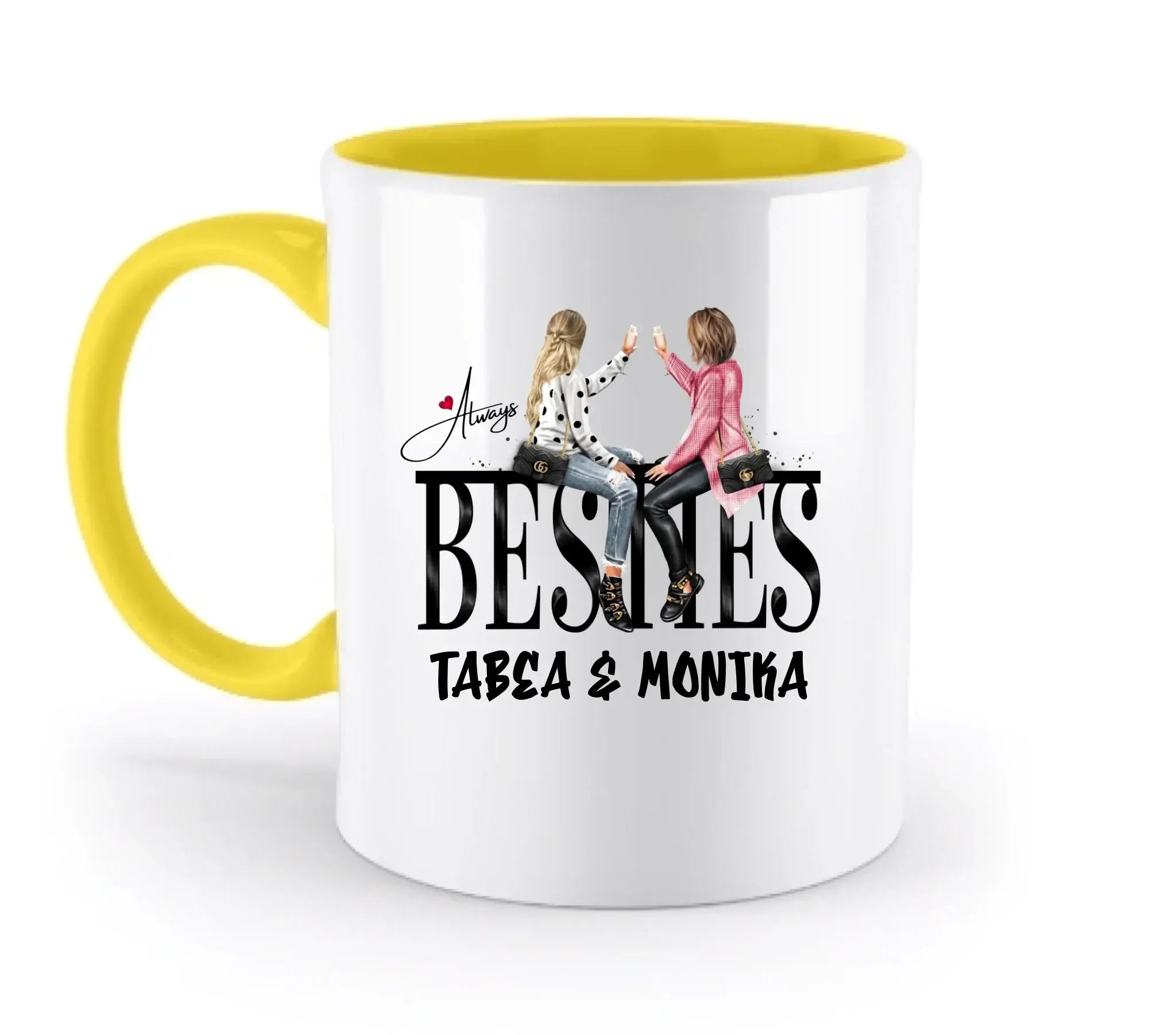 Weiße keramiktasse mit gelbem griff und innen mit illustration zweier frauen und text always besn s tabea & monika