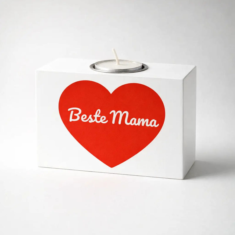 Weißer rechteckiger kerzenhalter aus keramik mit rotem herz und beste mama schriftzug inklusive silbernem teelichtbecher