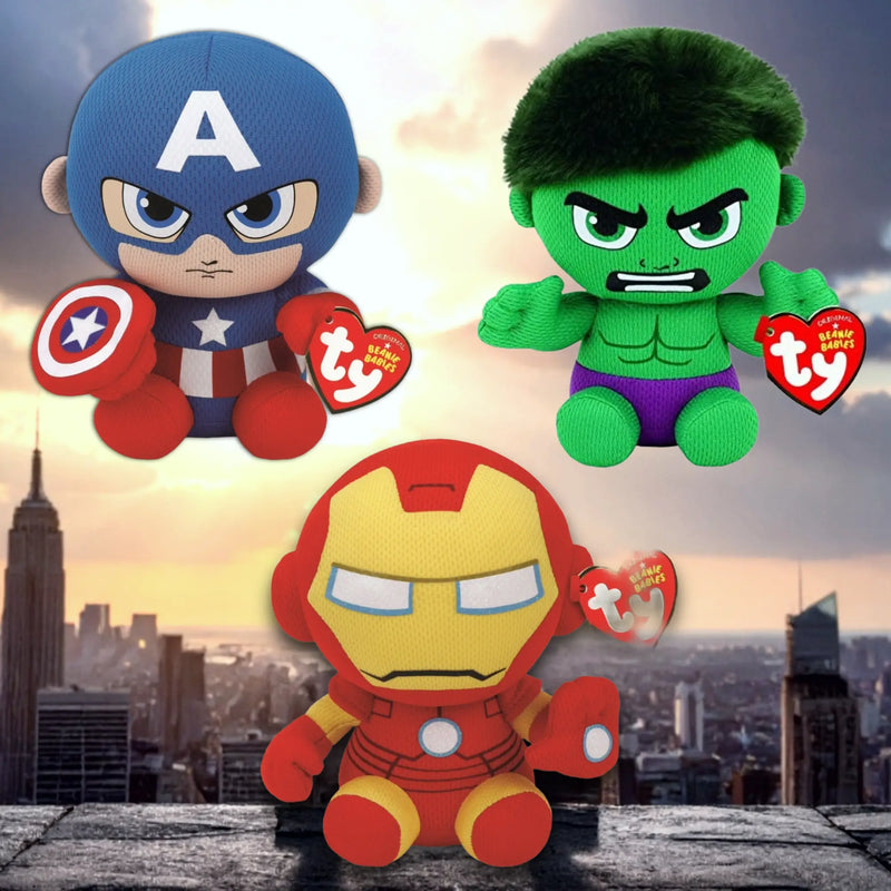Drei plüschfiguren von ty mit captain america hulk und iron man in bunten superheldenkostümen