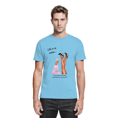 Leichte hellblaue baumwoll t shirt mit party beine grafik in high heels und pinker federboa mit lebensspruch