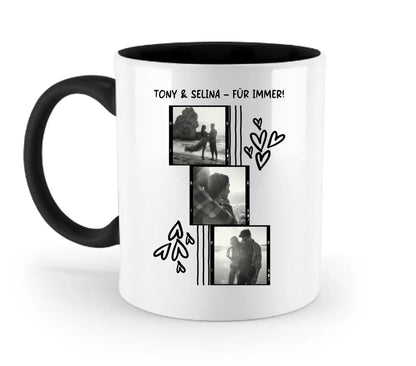 Weißer keramikbecher mit schwarzem griff und innen, personalisiert mit 3 schwarzweißfotos im filmstreifenstil und handgezeichneten herzen