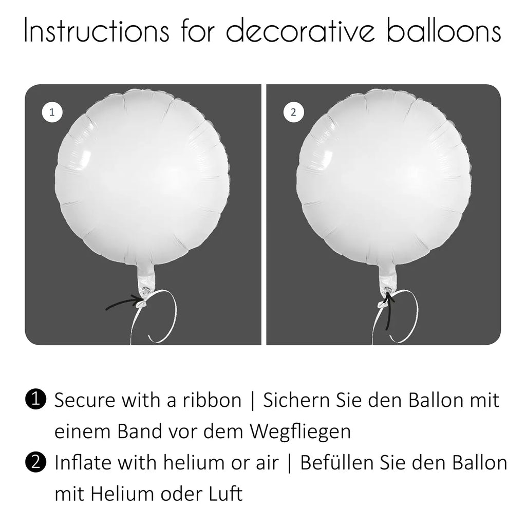 Zwei identische weiße runde folieballons mit schwarzen schnüren für die wundervollste mama zum muttertag
