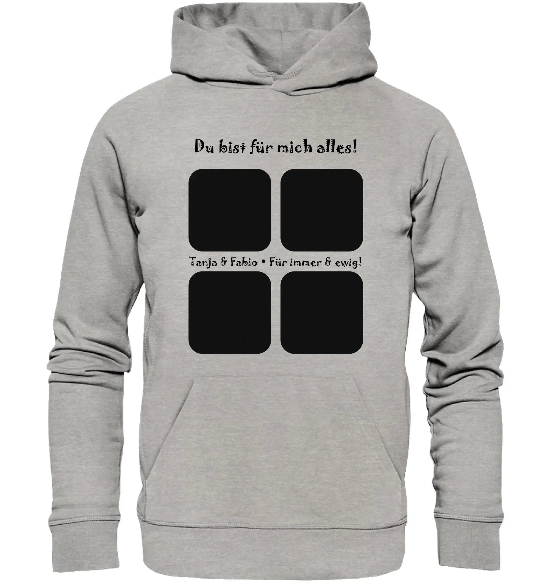 Hellgrauer kapuzenpullover mit schwarzem text und vier quadratischen patchmotiven aus der statement-collection