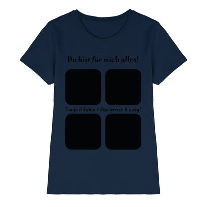 Navy blaues kurzarmshirt mit schwarzem text und vier quadratischen fotografien aus der statement collection