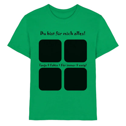 Ein leuchtend grünes baumwoll t-shirt mit einem schwarzen grafikprint aus vier quadratischen bilderrahmen und deutschem text aus der statement collection