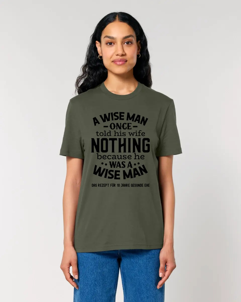 A wise man & his wife • Mann • Frau • Ehe • Unisex Premium T-Shirt XS-5XL aus Bio-Baumwolle für Damen & Herren • Exklusivdesign • personalisiert