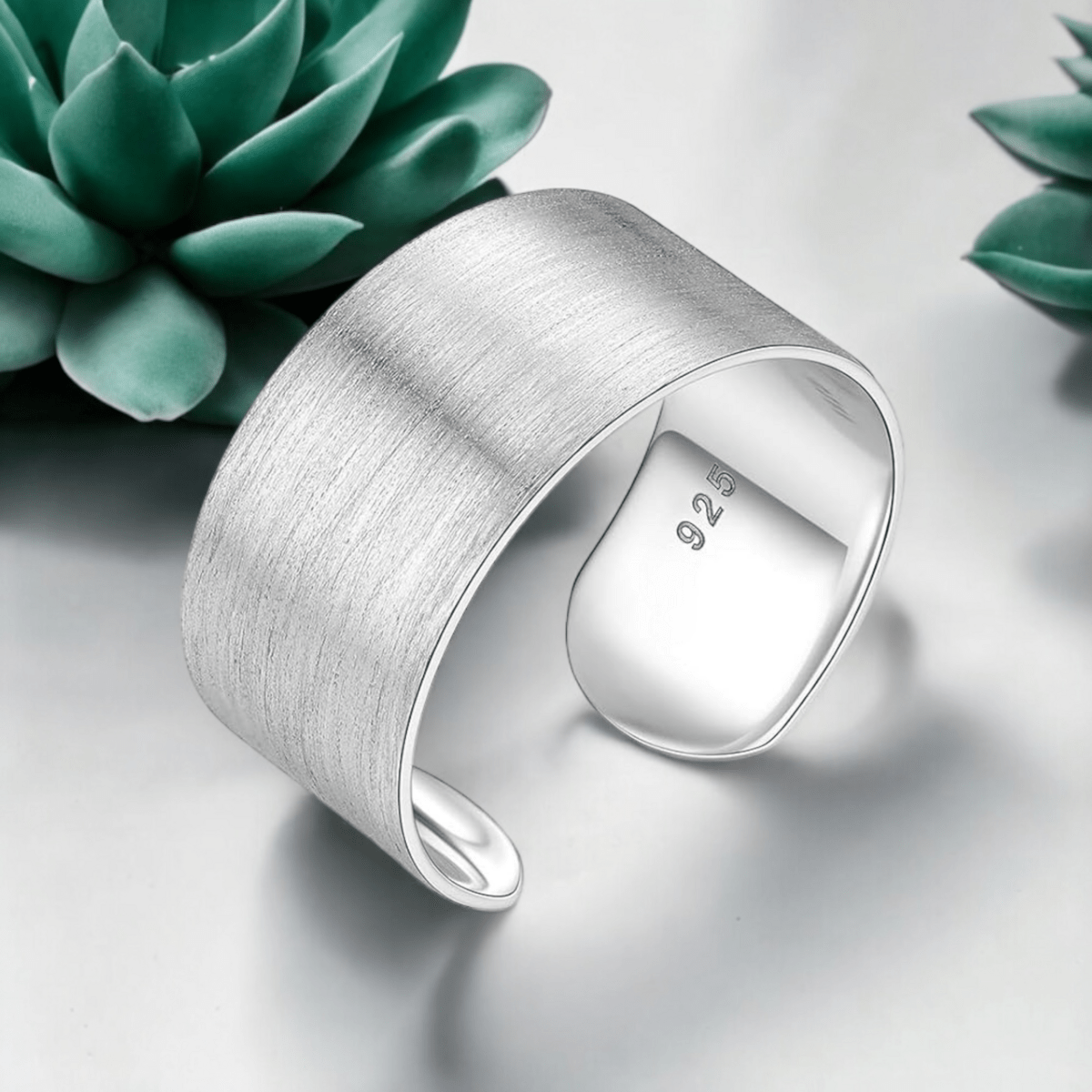 925 Sterling Silber Minimalistischer Größenverstellbarer Ring - Handgebürstete Oberfläche" - RG925-30