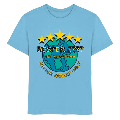 Hellblaues kindertshirt mit cartoon erdkugel, fünf gelben sternen und text bester dein wunschname auf der ganzen welt
