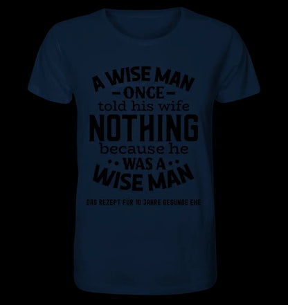 A wise man & his wife • Mann • Frau • Ehe • Unisex Premium T-Shirt XS-5XL aus Bio-Baumwolle für Damen & Herren • Exklusivdesign • personalisiert