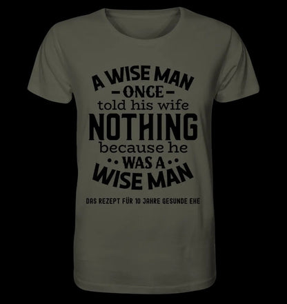 A wise man & his wife • Mann • Frau • Ehe • Unisex Premium T-Shirt XS-5XL aus Bio-Baumwolle für Damen & Herren • Exklusivdesign • personalisiert