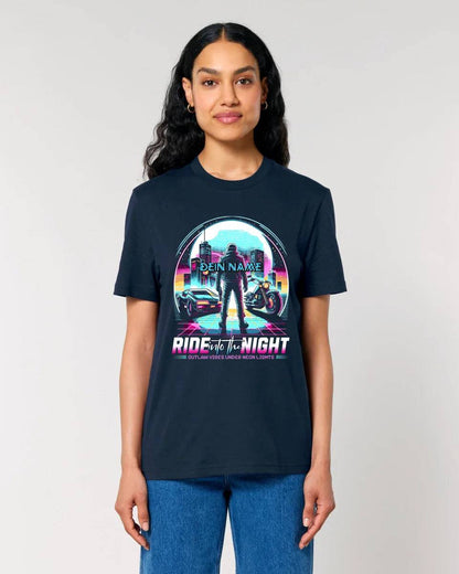 Dein Name • Ride into the night • Retro • 80s • Cyberpunk • Unisex Premium T-Shirt XS-5XL aus Bio-Baumwolle für Damen & Herren • Exklusivdesign • personalisiert